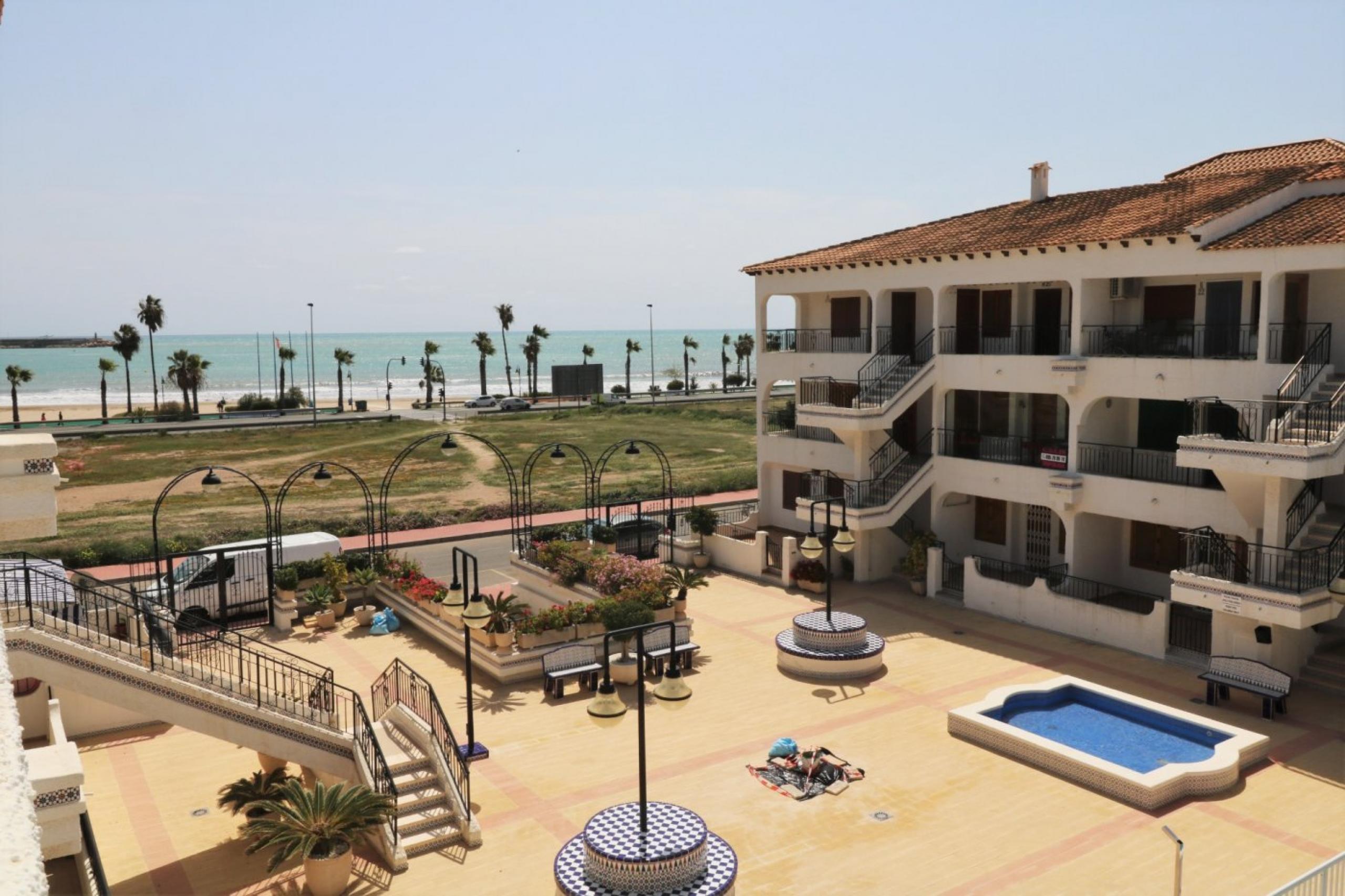 Bel appartement avec vue sur la mer à Urbz. Avec piscine