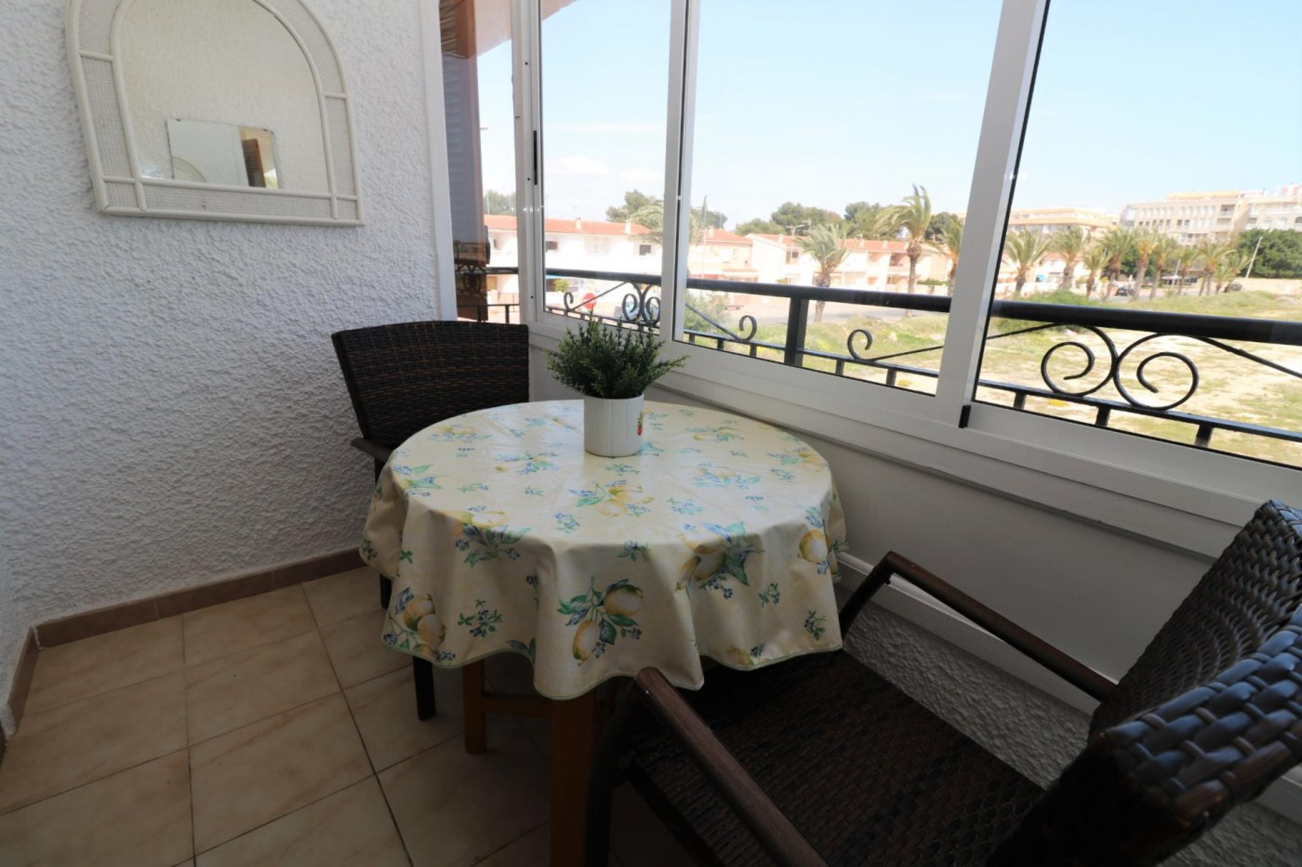 Bel appartement avec vue sur la mer à Urbz. Avec piscine