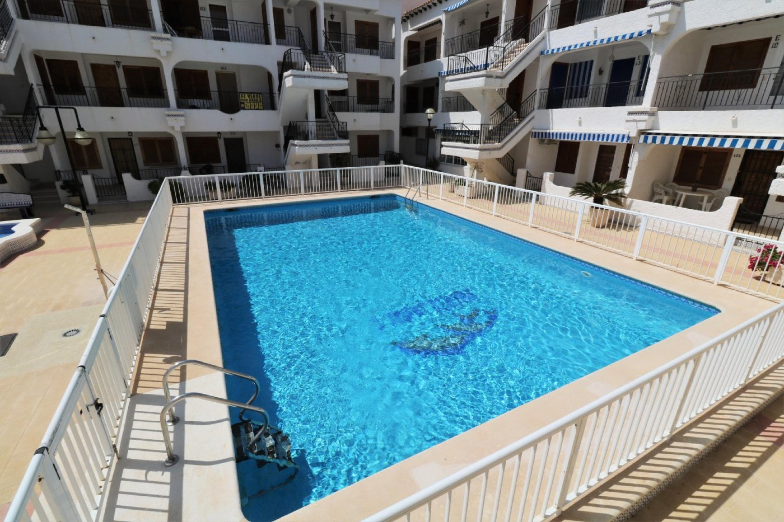 Bel appartement avec vue sur la mer à Urbz. Avec piscine