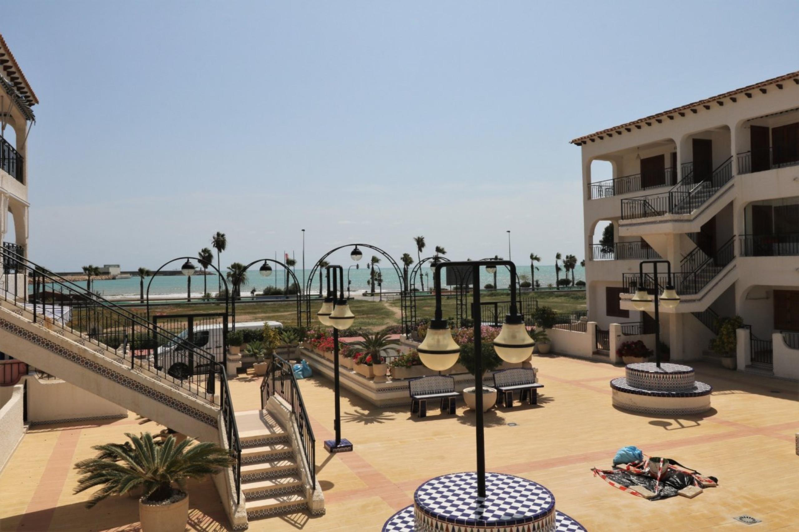 Bel appartement avec vue sur la mer à Urbz. Avec piscine