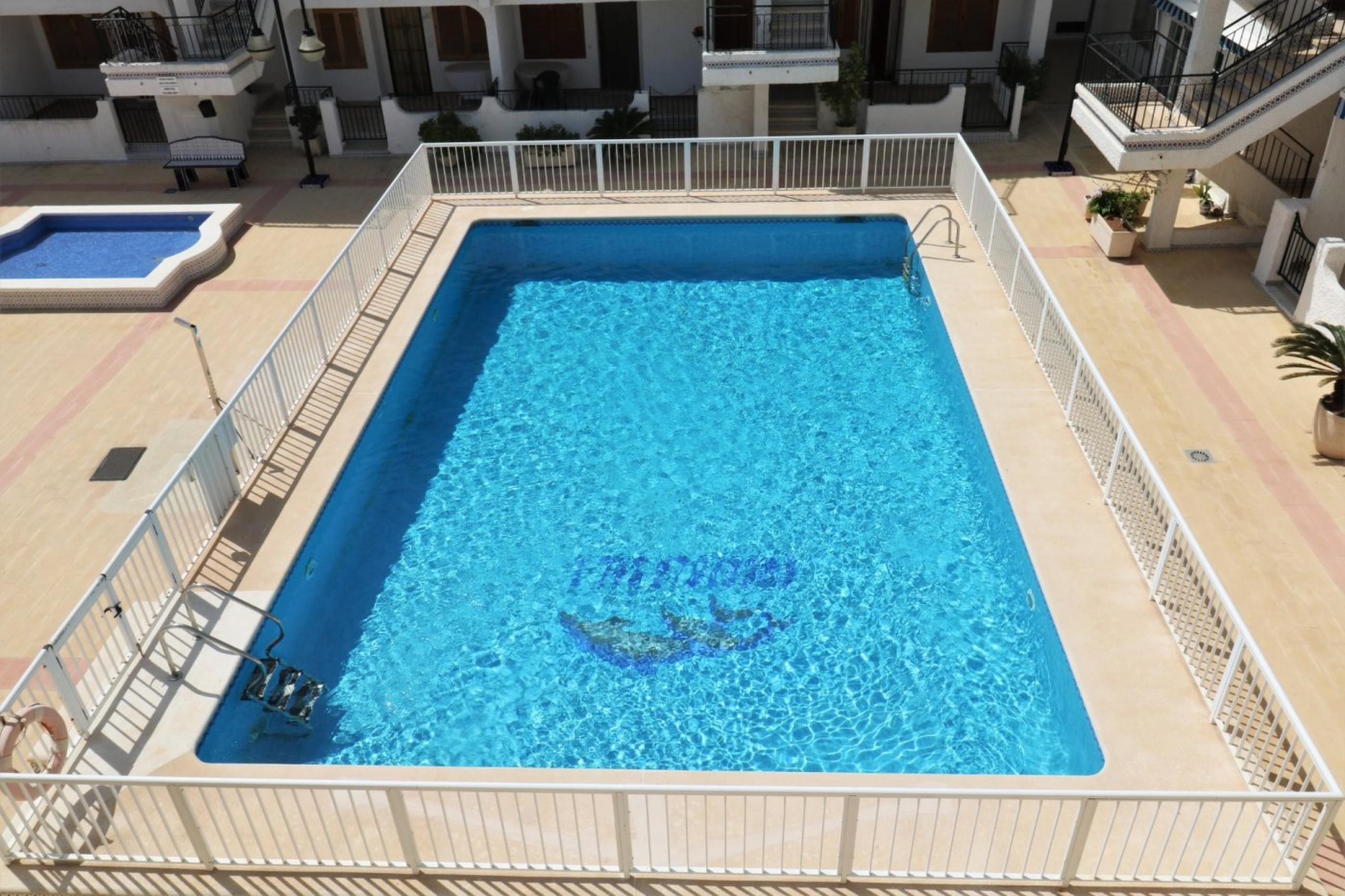 Bel appartement avec vue sur la mer à Urbz. Avec piscine