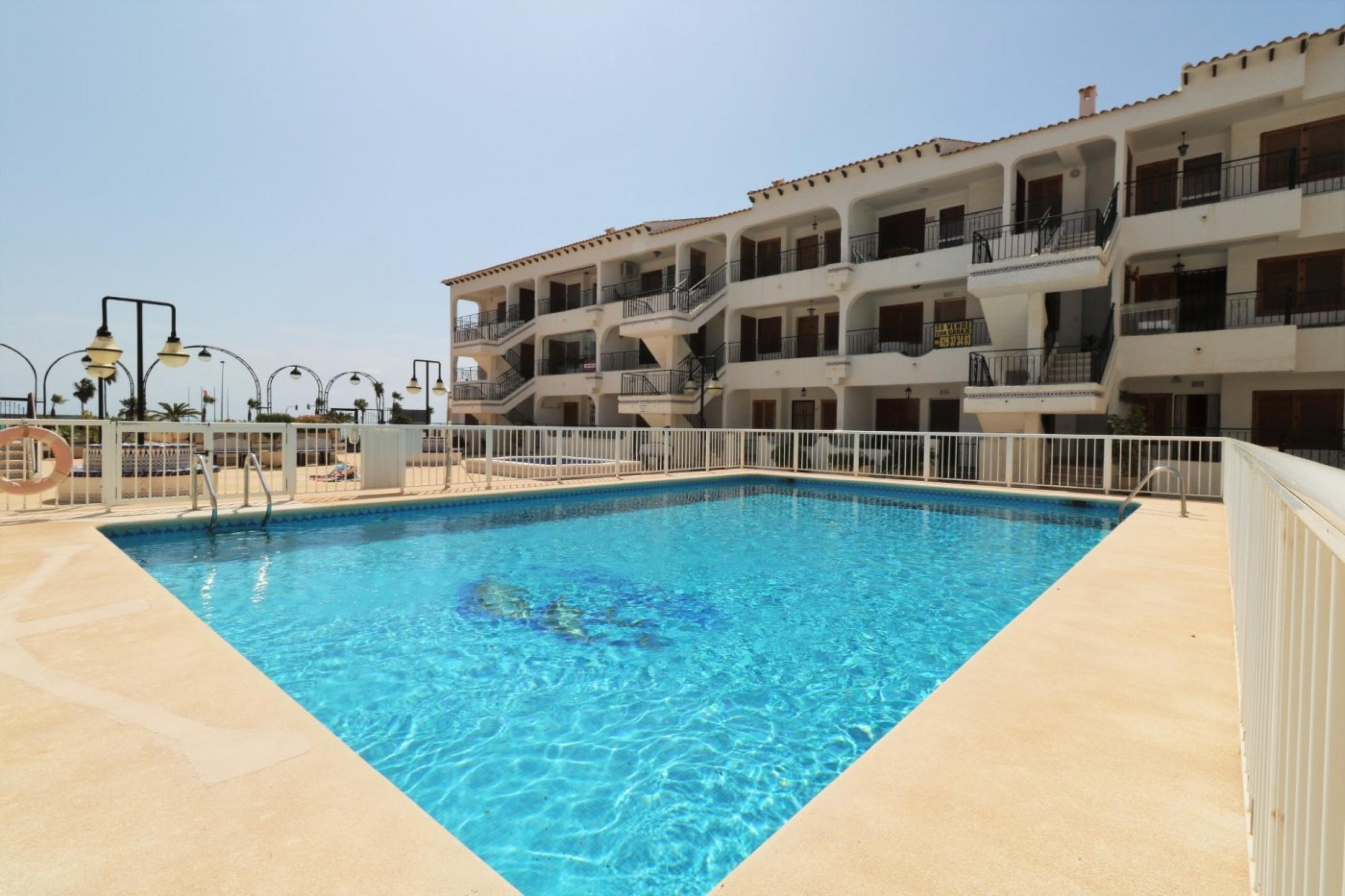 Bel appartement avec vue sur la mer à Urbz. Avec piscine