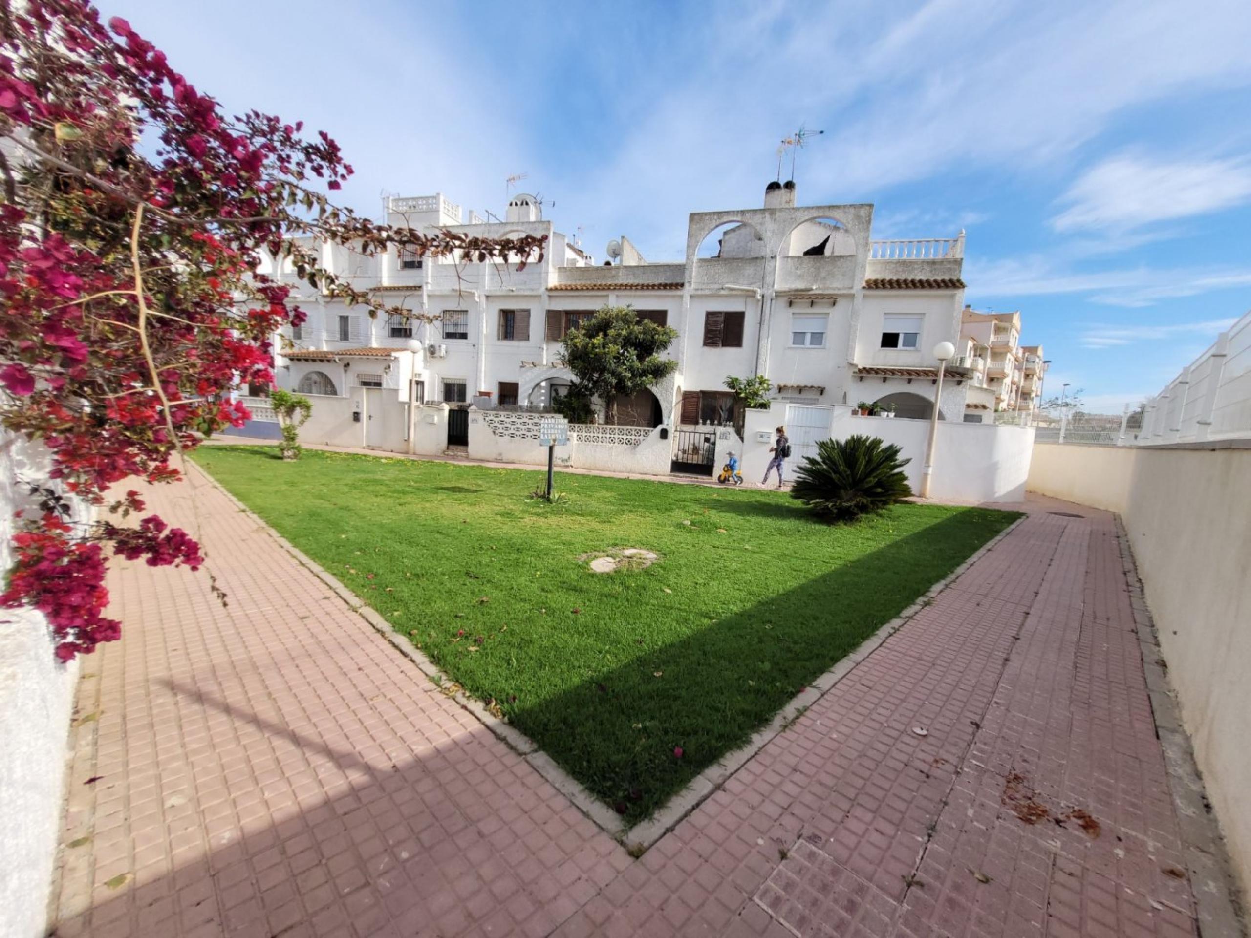 Pretty Duplex Maison de ville à Blanc Calas Torrevieja