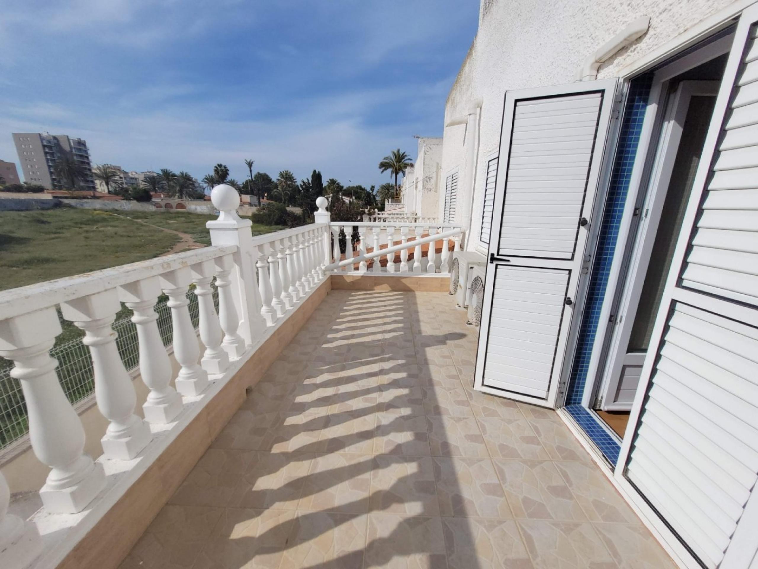 Pretty Duplex Maison de ville à Blanc Calas Torrevieja