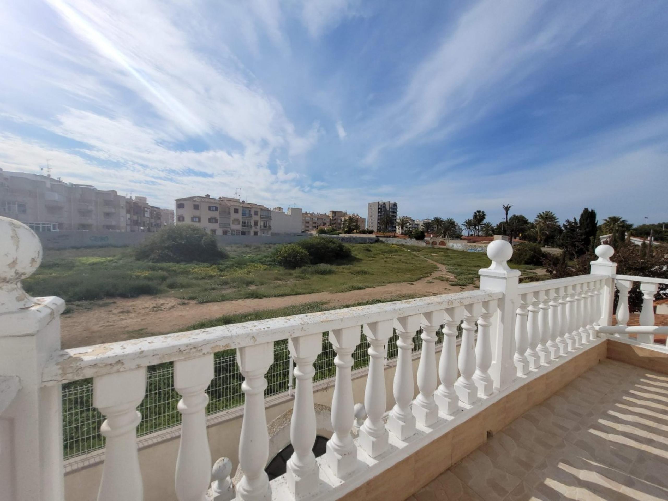 Pretty Duplex Maison de ville à Blanc Calas Torrevieja