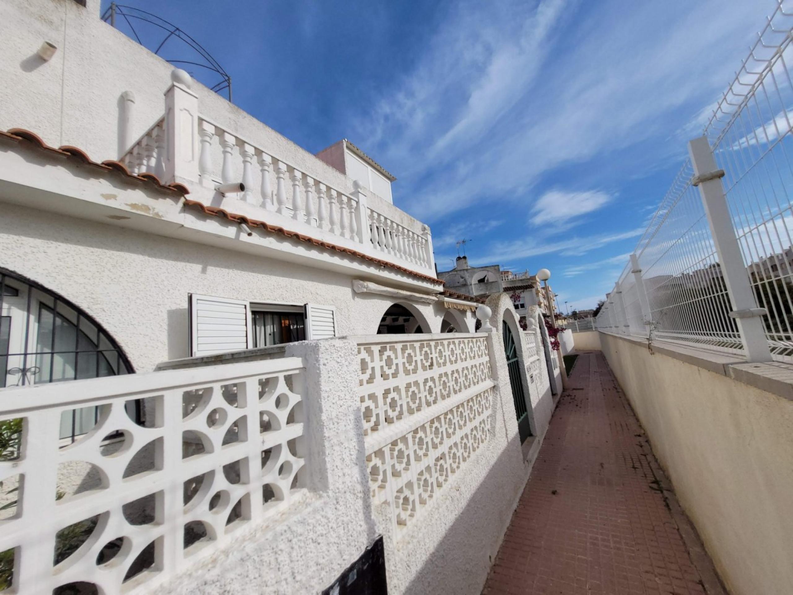 Pretty Duplex Maison de ville à Blanc Calas Torrevieja