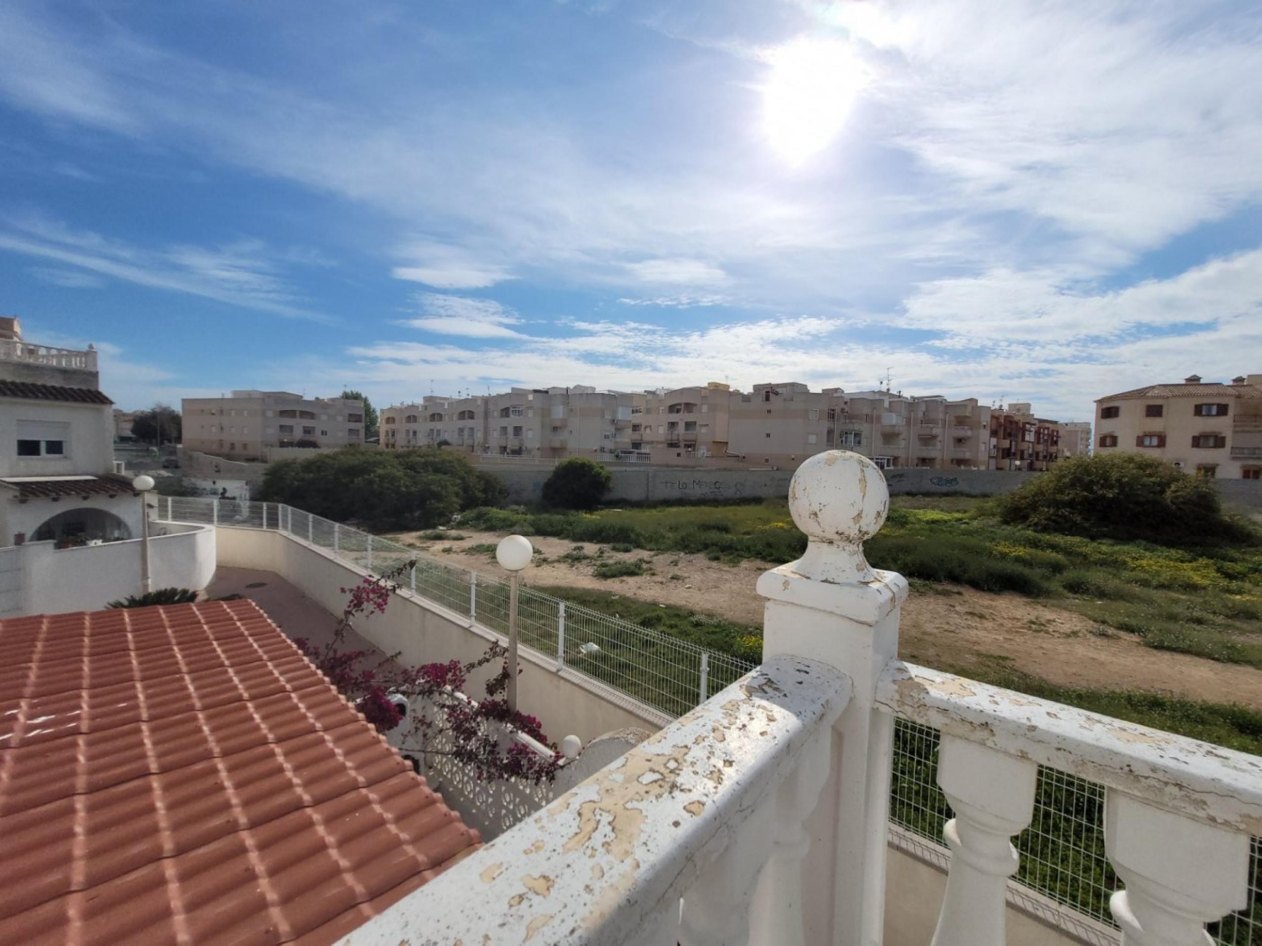 Pretty Duplex Maison de ville à Blanc Calas Torrevieja