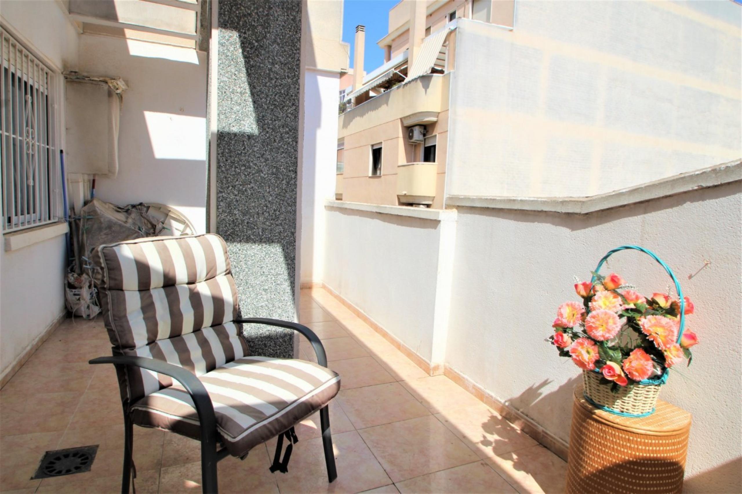 Sunny-ensoleillé avec une grande terrasse au centre de Torrevieja