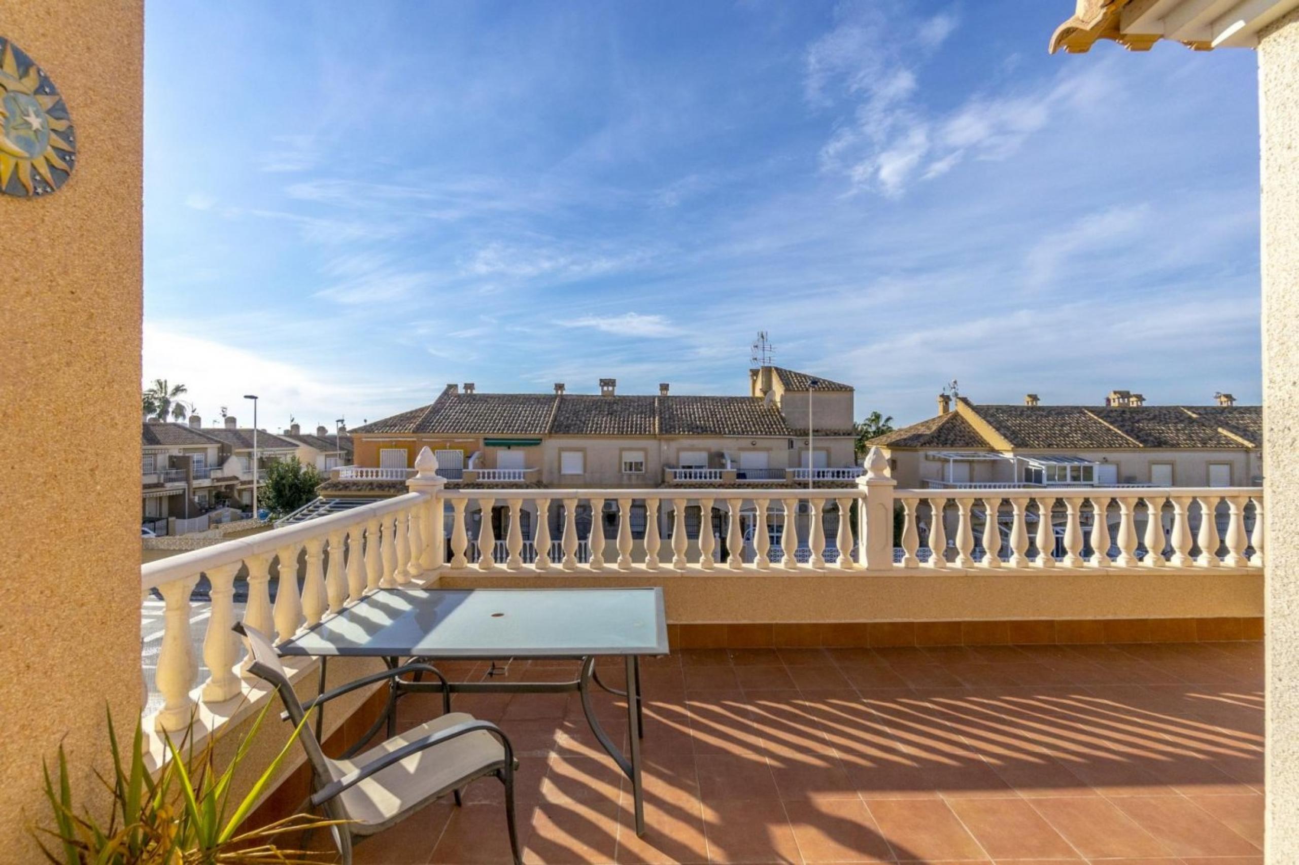 Nouvelles eaux, maison jumelée lumineuse avec piscine privée