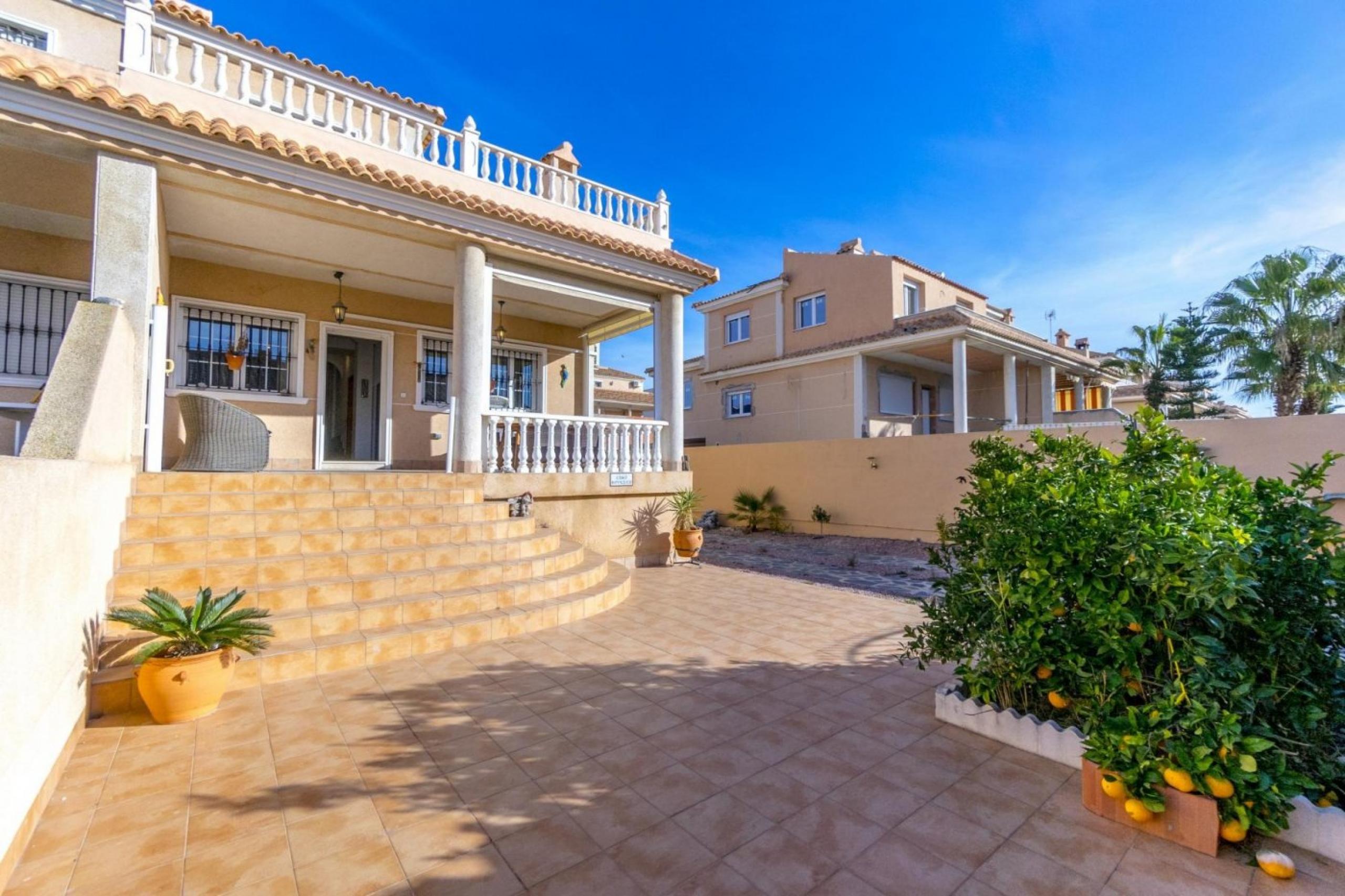 Nouvelles eaux, maison jumelée lumineuse avec piscine privée