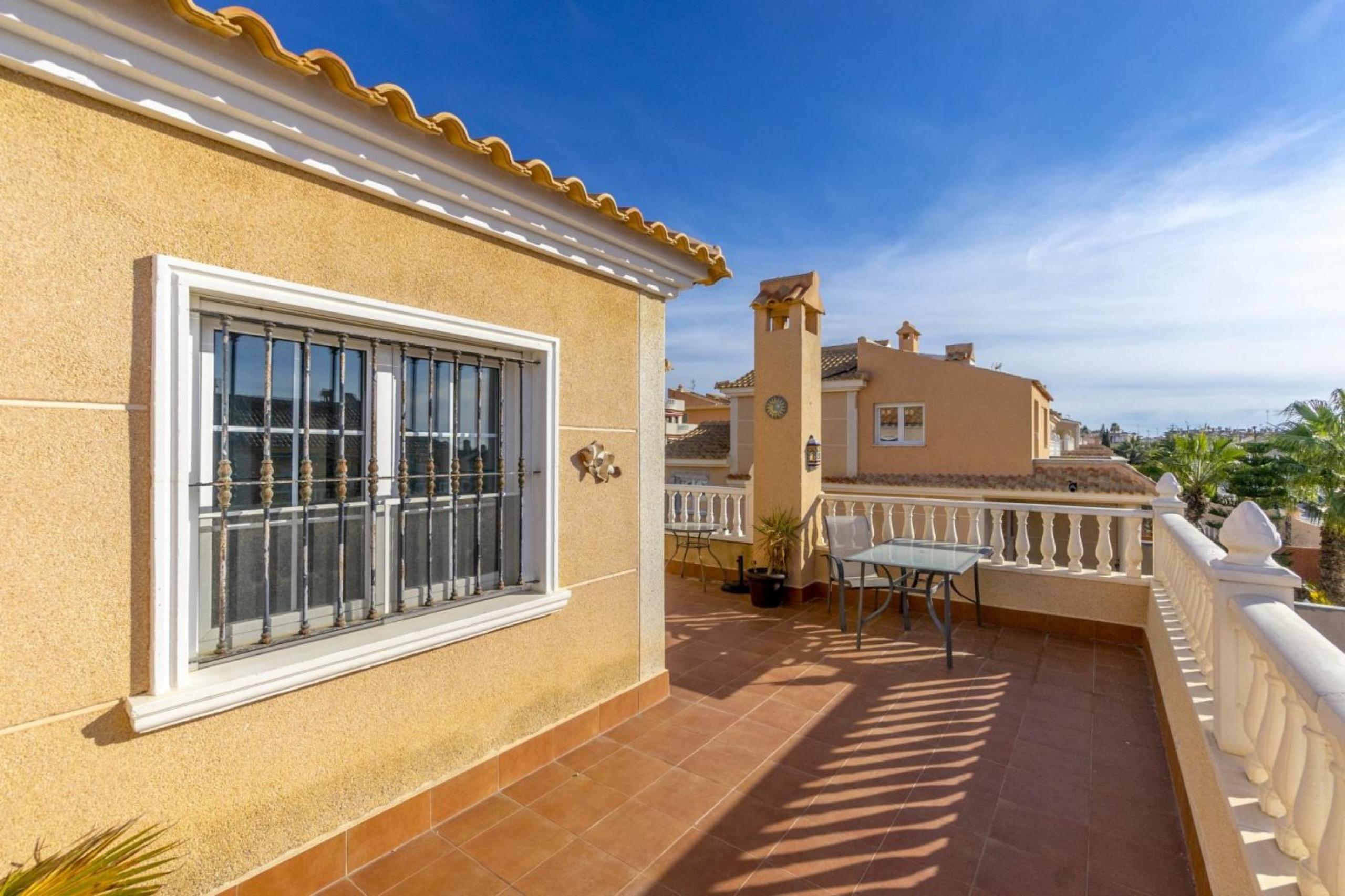 Nouvelles eaux, maison jumelée lumineuse avec piscine privée