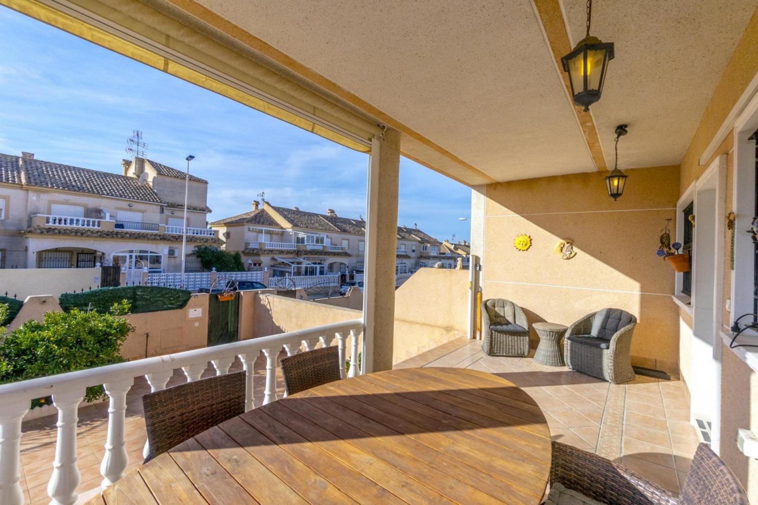 Nouvelles eaux, maison jumelée lumineuse avec piscine privée