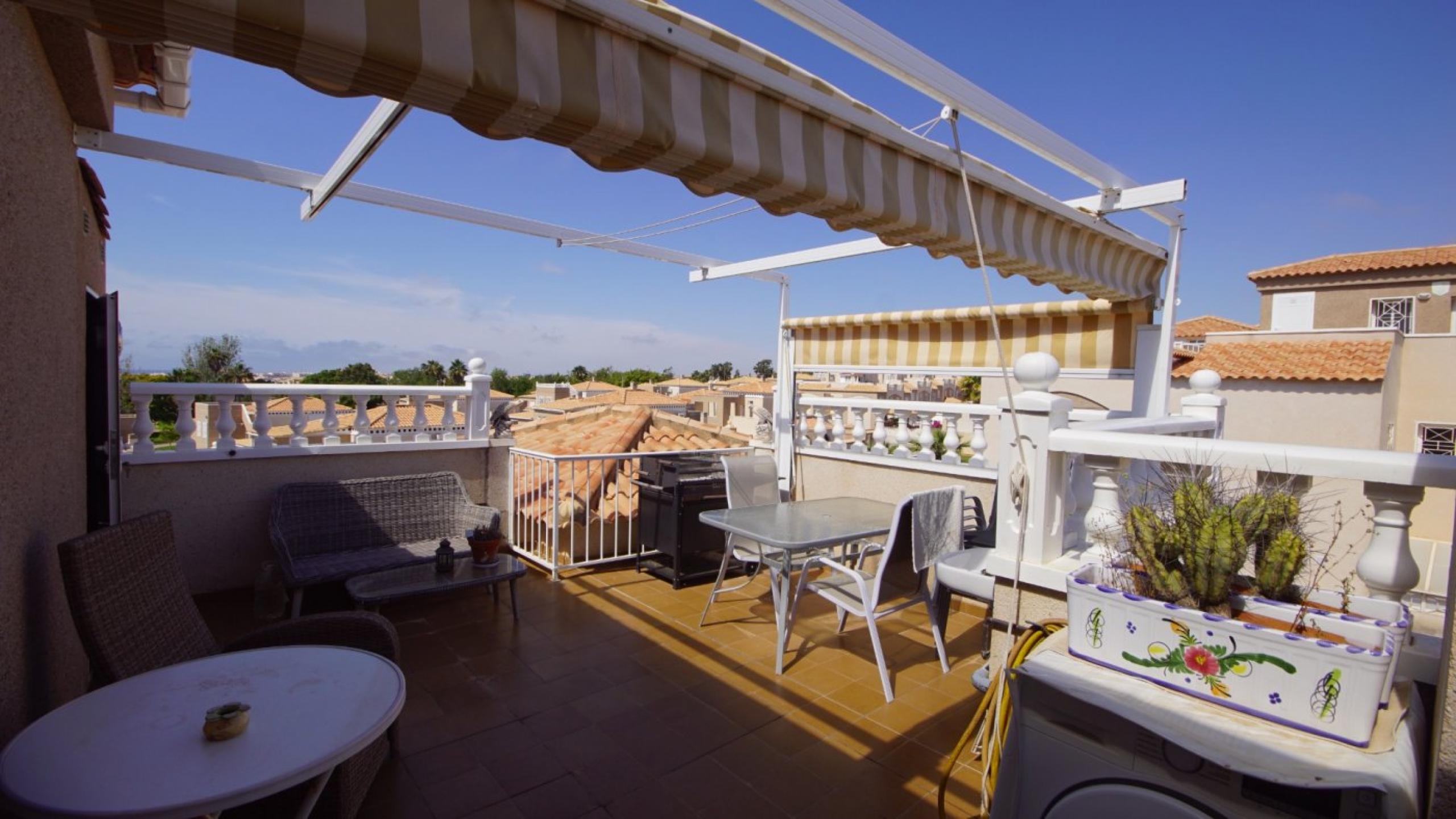 Bungalow au sol haut avec vue sur la mer