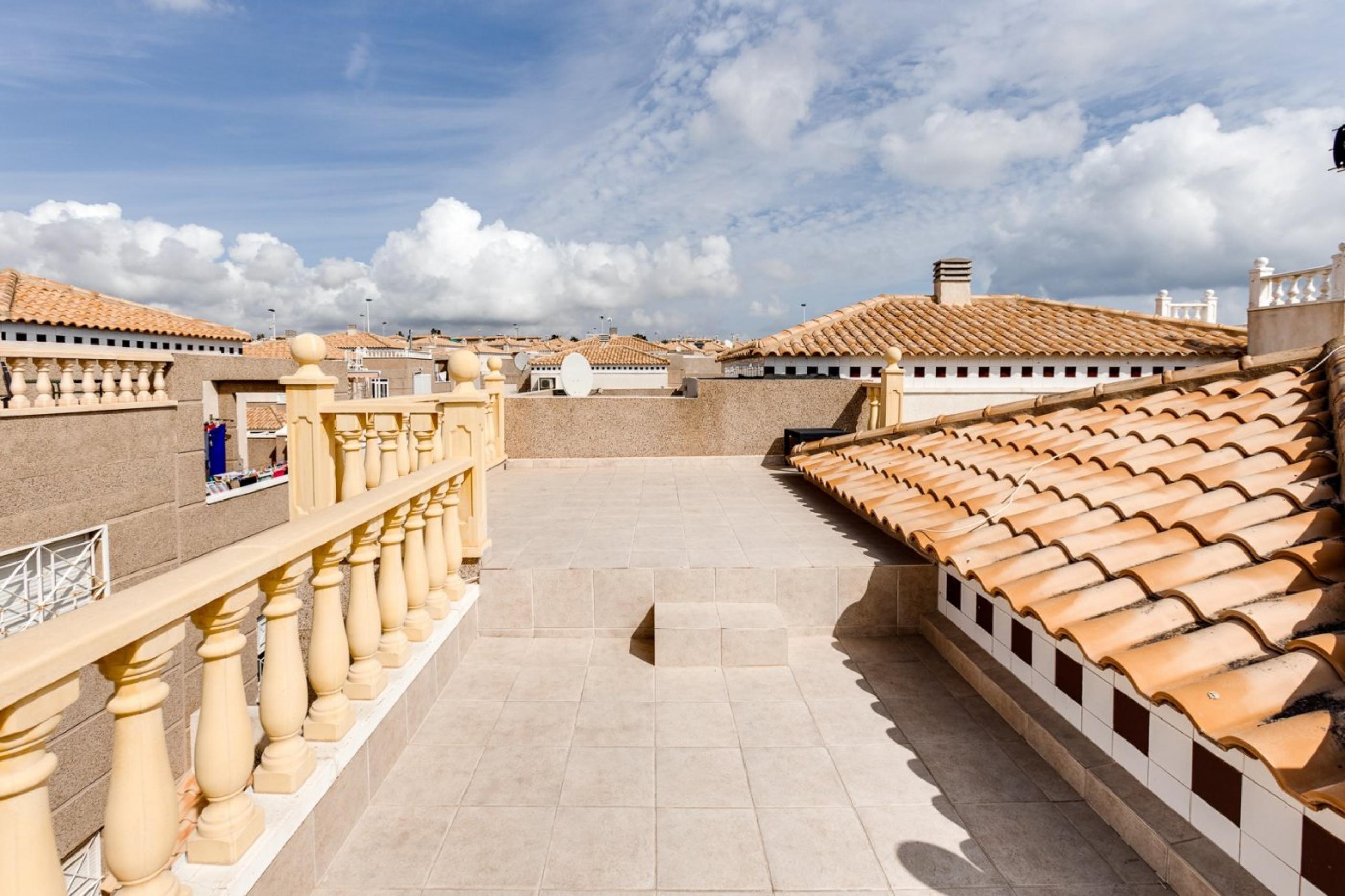 Le duplex Duplex spectaculaire est vendu à Altos de la Bahia.