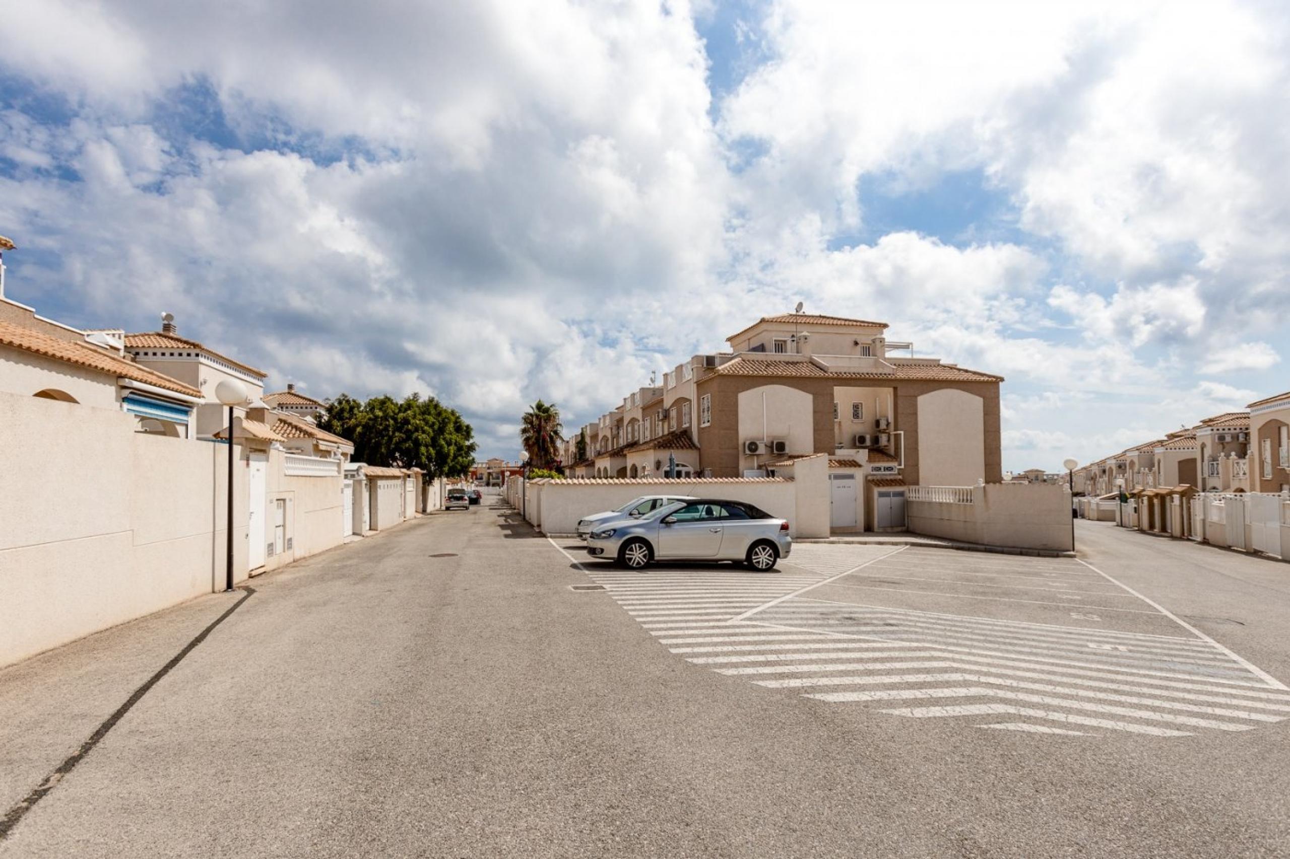 Le duplex Duplex spectaculaire est vendu à Altos de la Bahia.