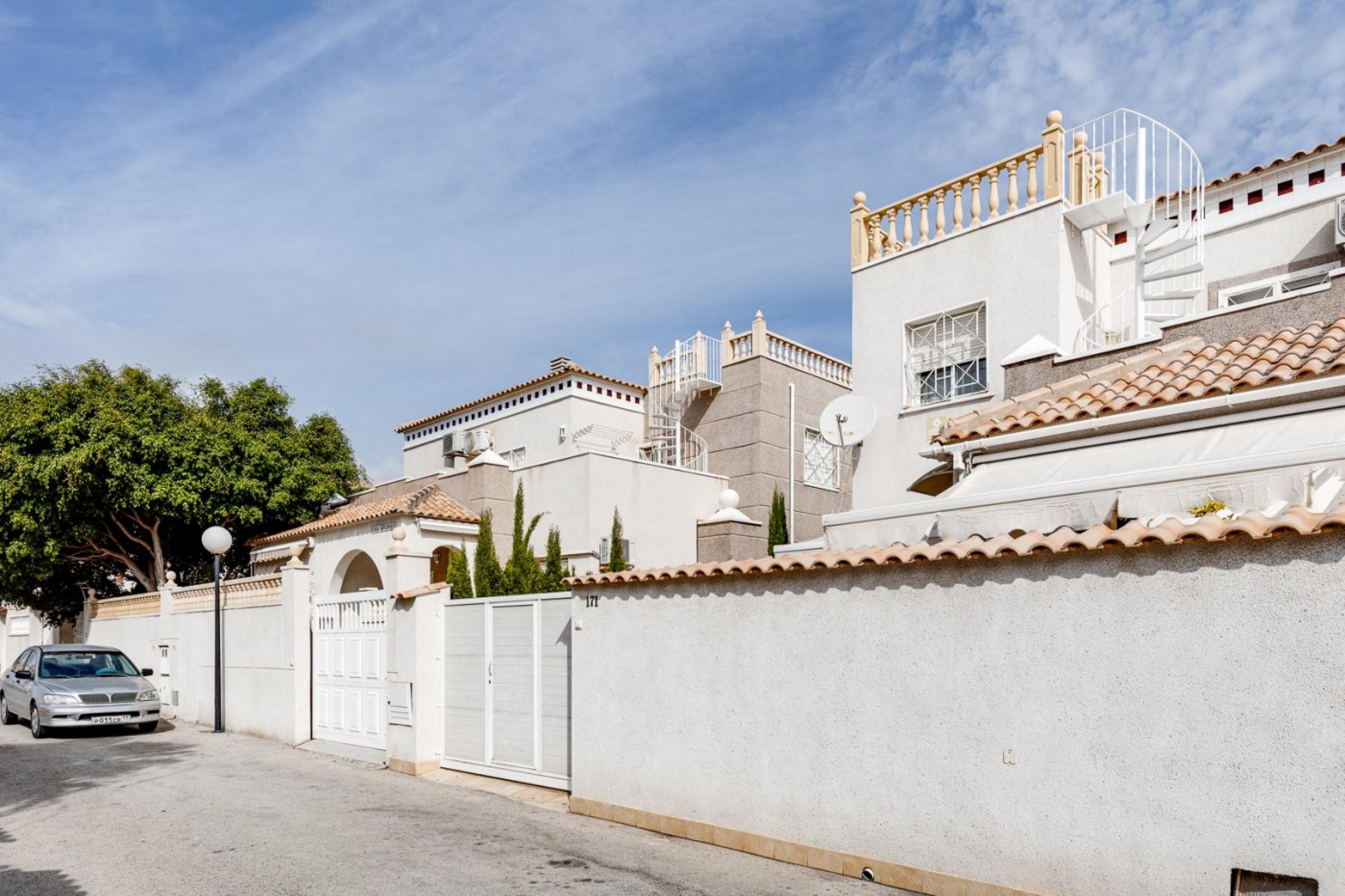 Le duplex Duplex spectaculaire est vendu à Altos de la Bahia.