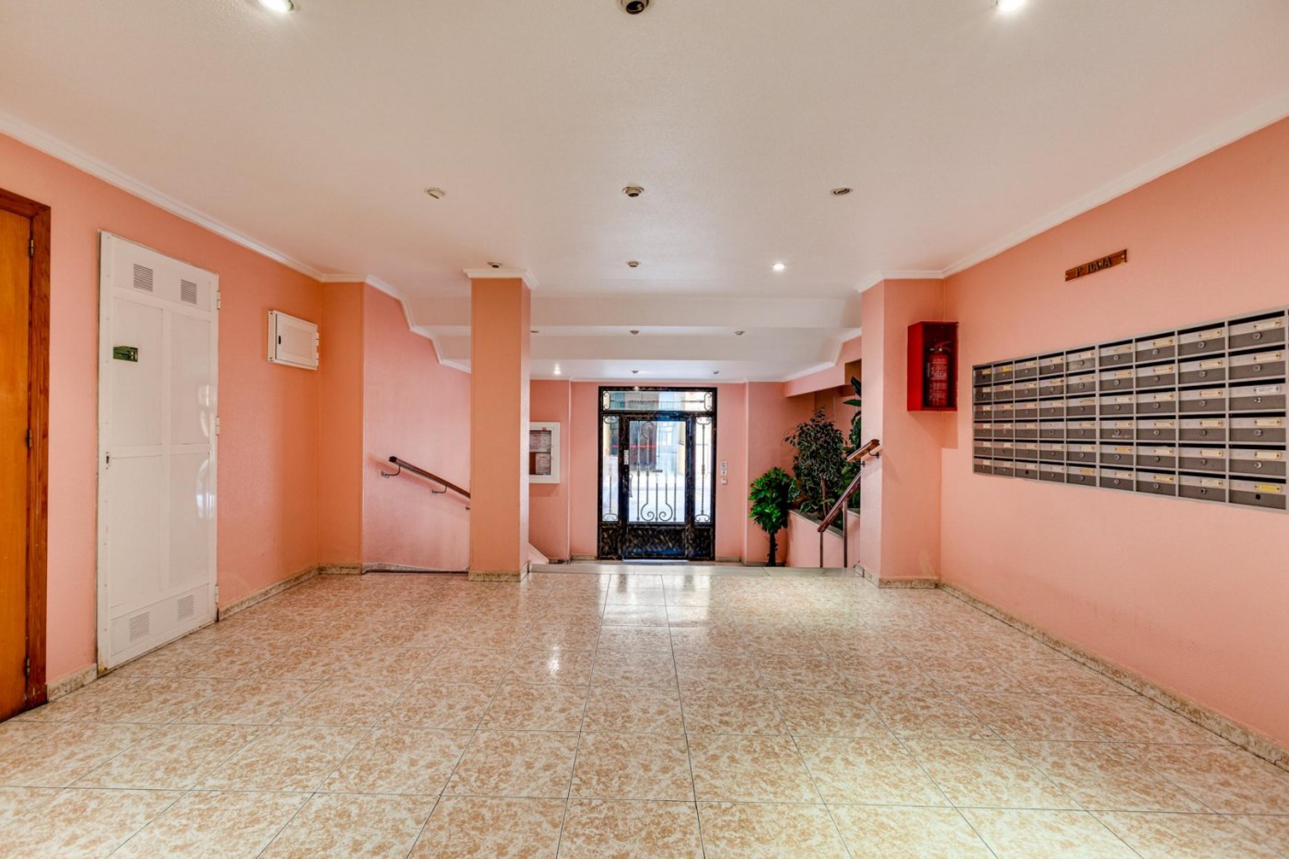 Appartement 2 chambres + Piscine, 400 mètres de la plage de Los Locos, à Torrevieja