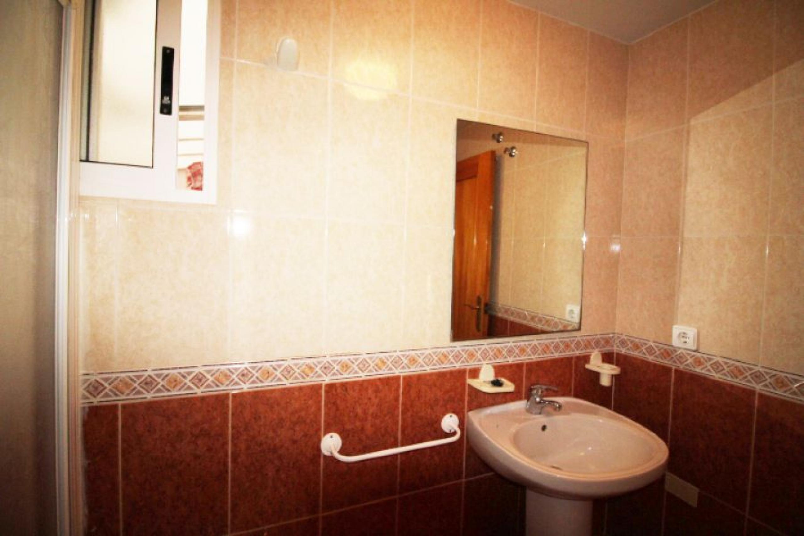 1 appartement de chambre double et 1 salle de bain complète dans le centre