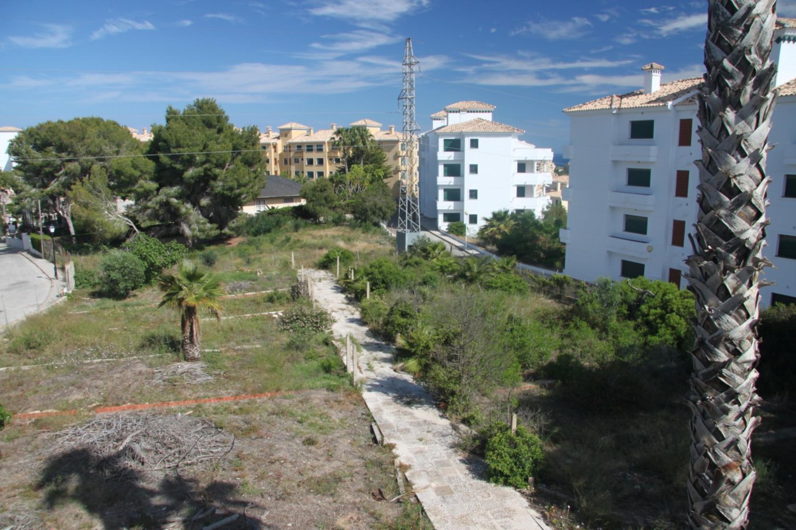 Semi-détaché rendu avec terrain de traceur de 900m2