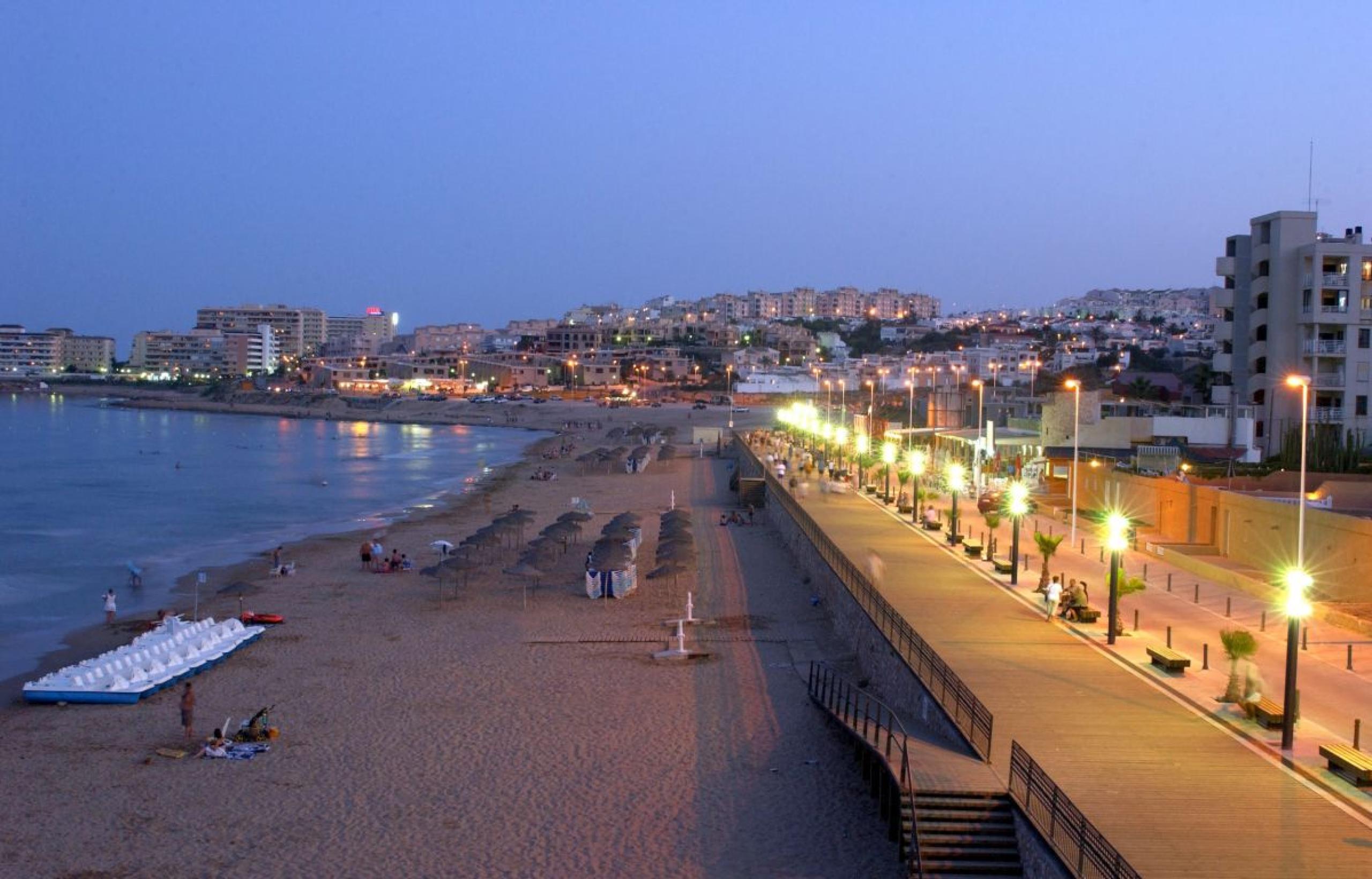 Plage de la villa de luxe de La Mata. Urbanisation privée