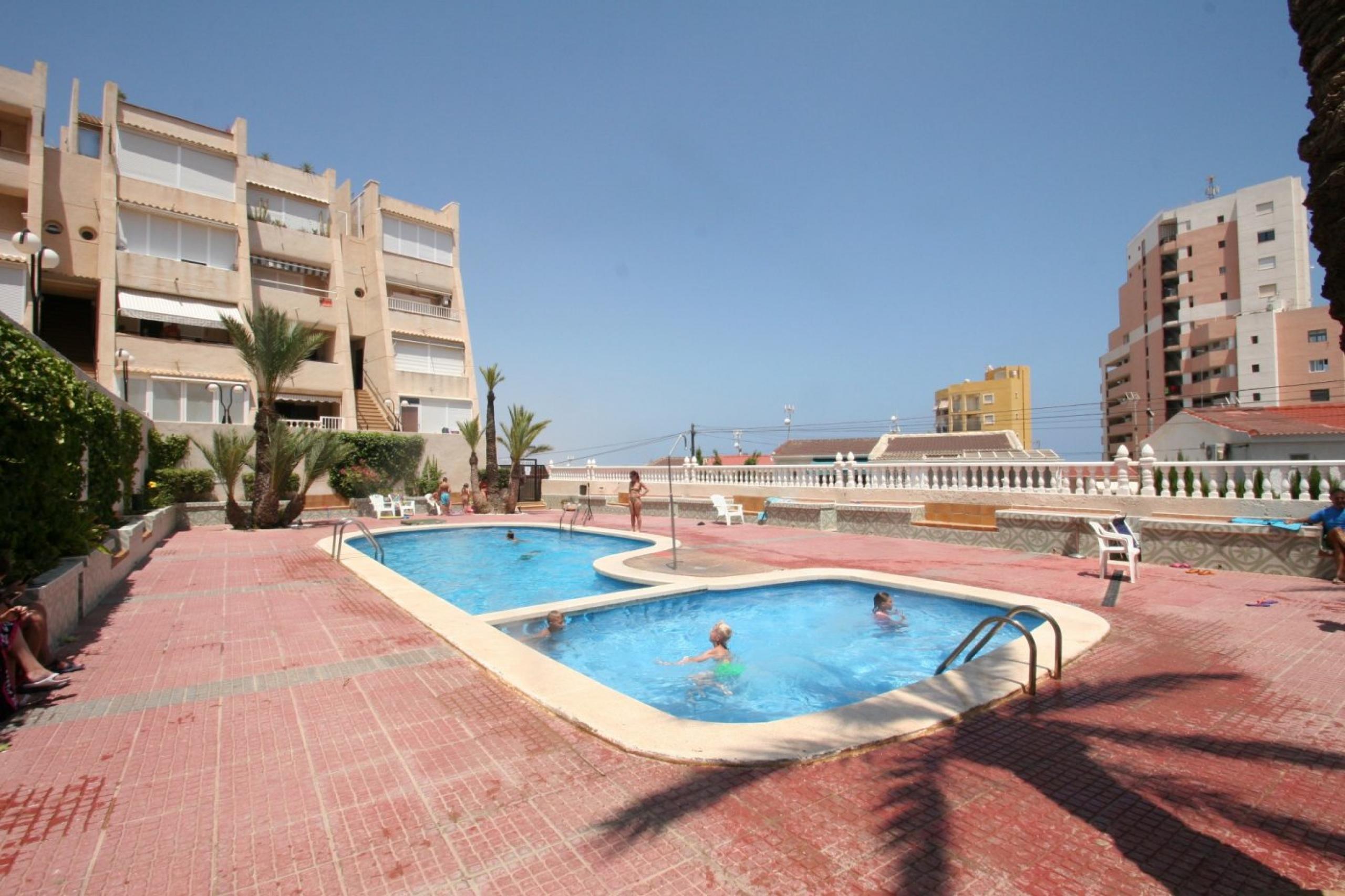 Appartement 1 chambre + 1 chambre supplémentaire + piscine, 450m de la plage de La Mata, Torrevieja