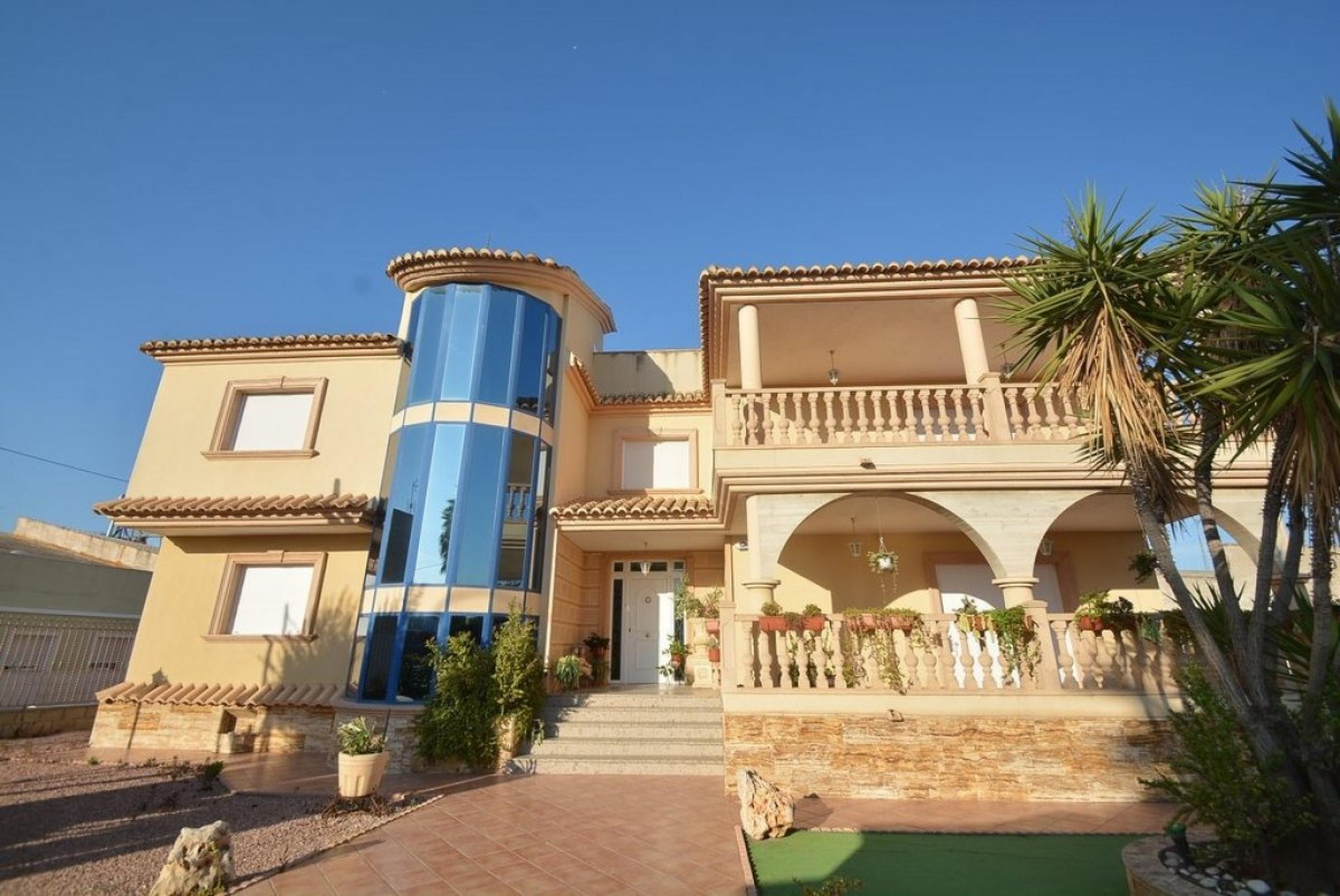 Superbe villa à Orihuela. Rourid Road. 615 m2. Construit, 2 500 m2. de la parcelle