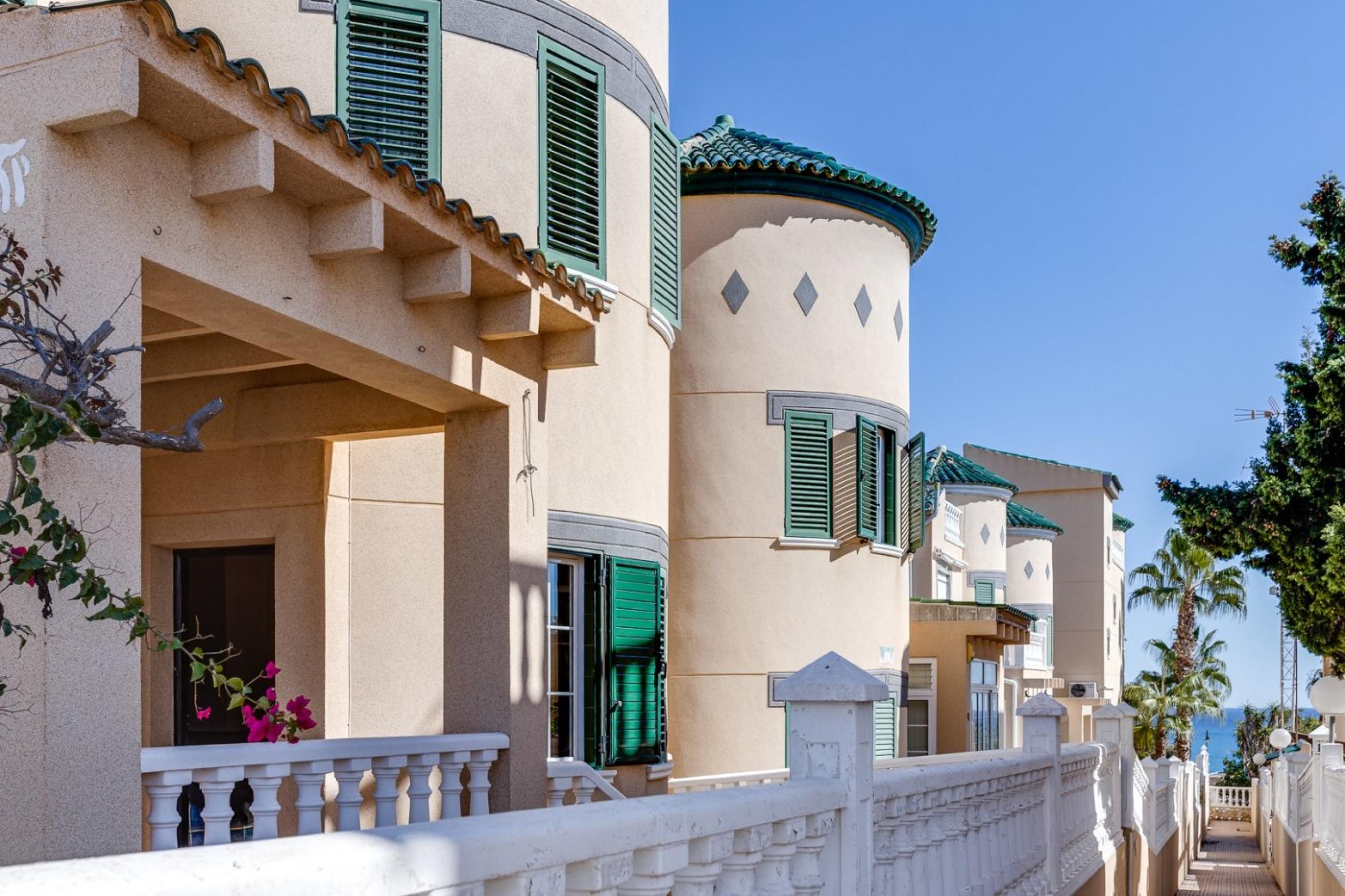 Villa détachée avec vue sur la mer et à moins de 300 mètres de Cala del Moro, Torrevieja.