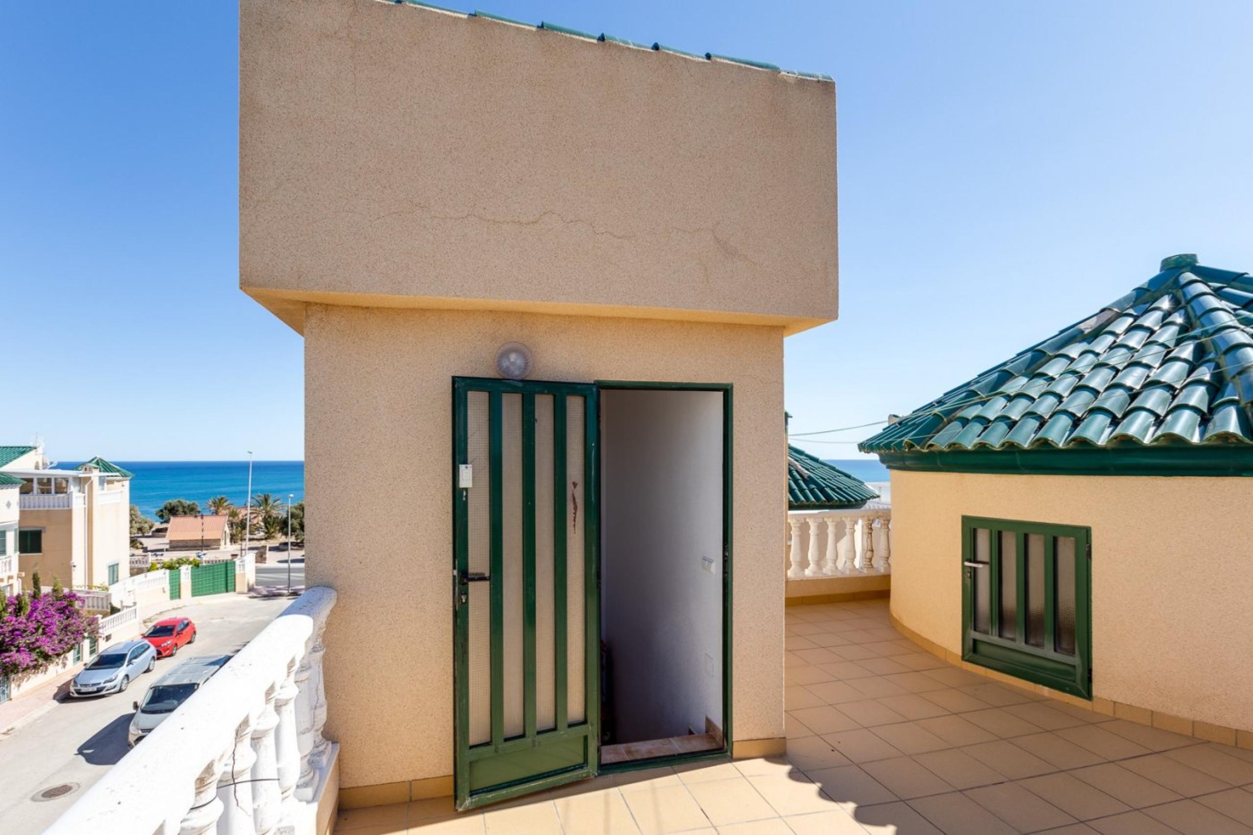 Villa détachée avec vue sur la mer et à moins de 300 mètres de Cala del Moro, Torrevieja.