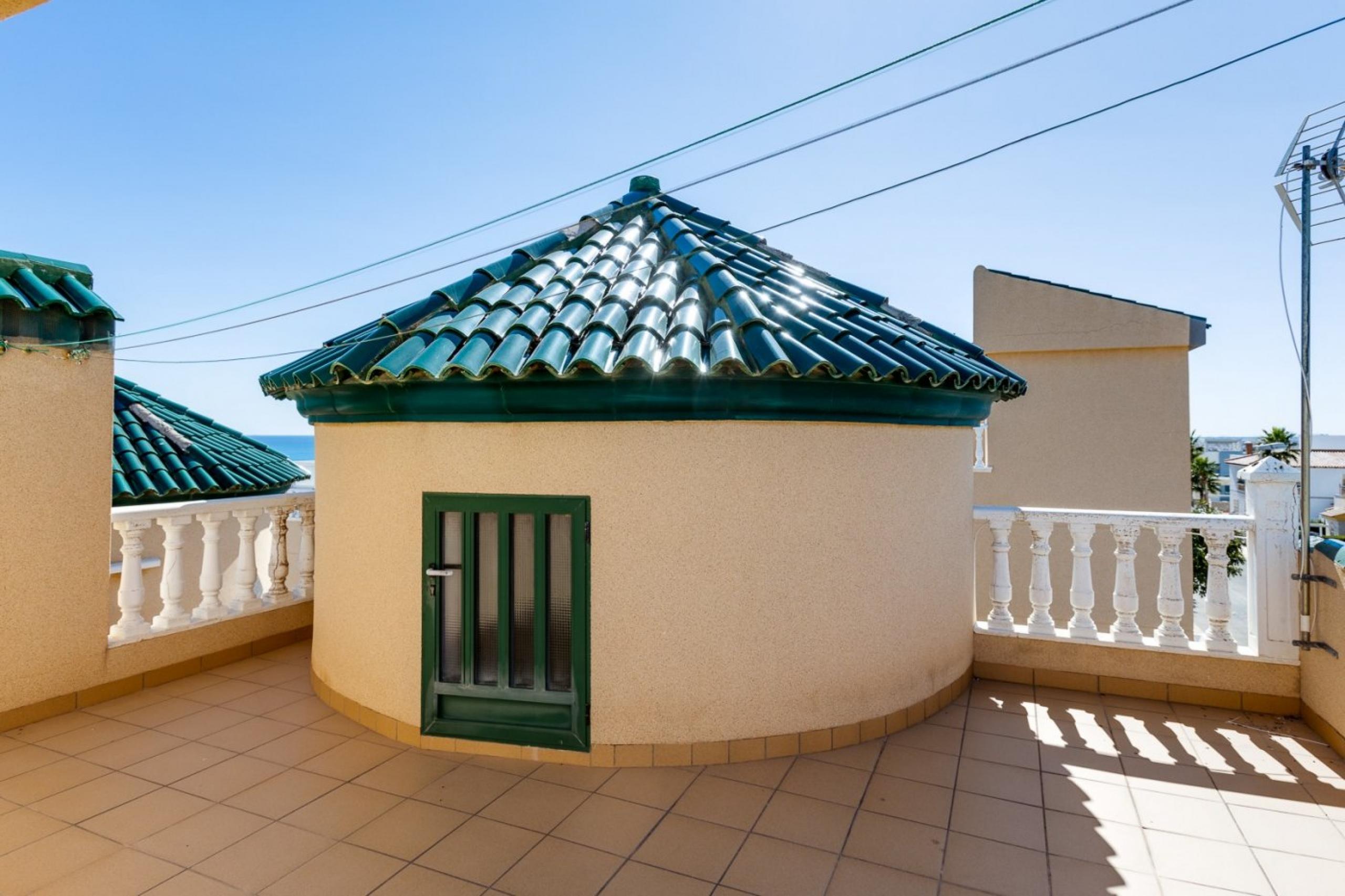 Villa détachée avec vue sur la mer et à moins de 300 mètres de Cala del Moro, Torrevieja.