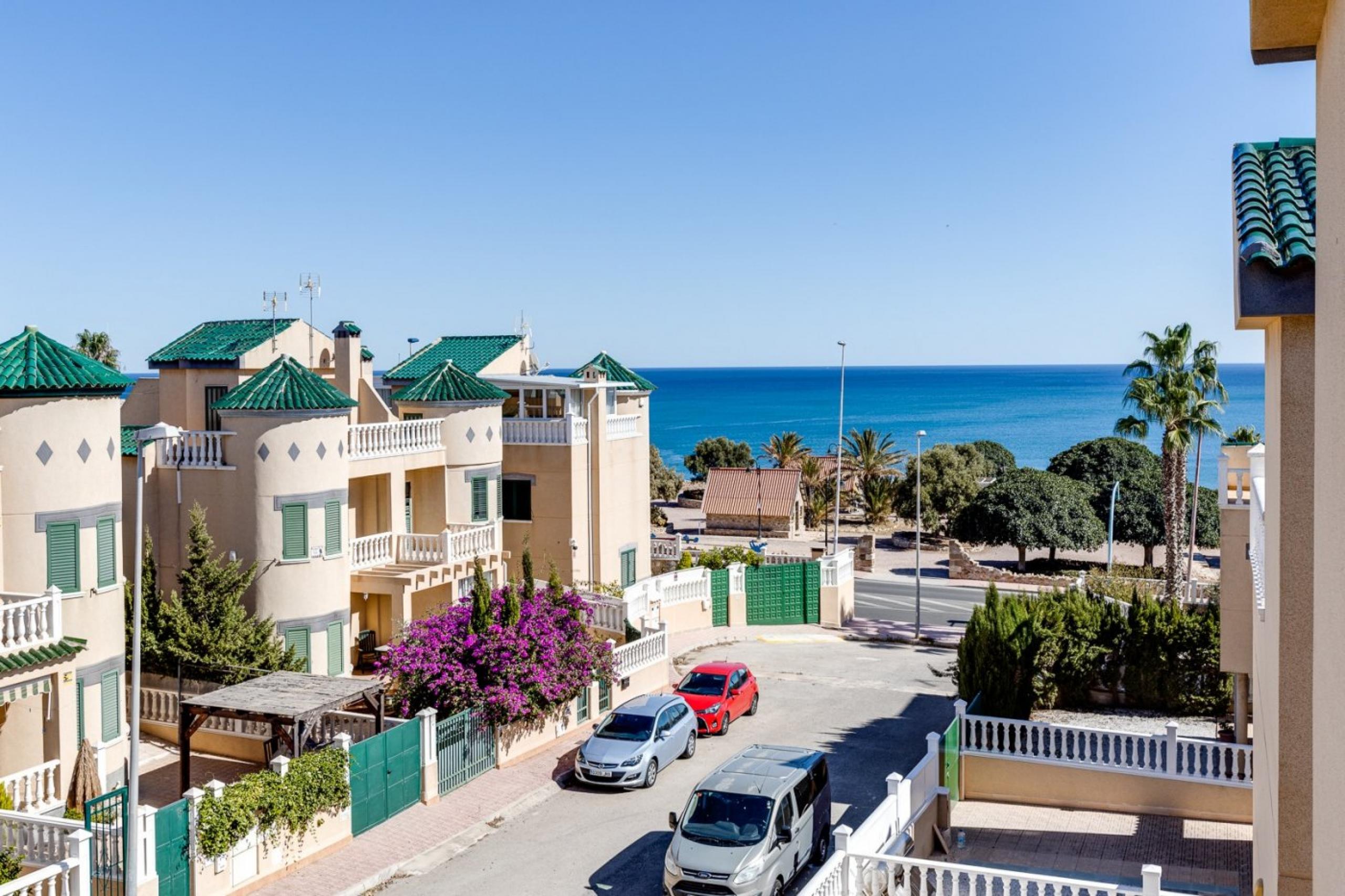 Villa détachée avec vue sur la mer et à moins de 300 mètres de Cala del Moro, Torrevieja.