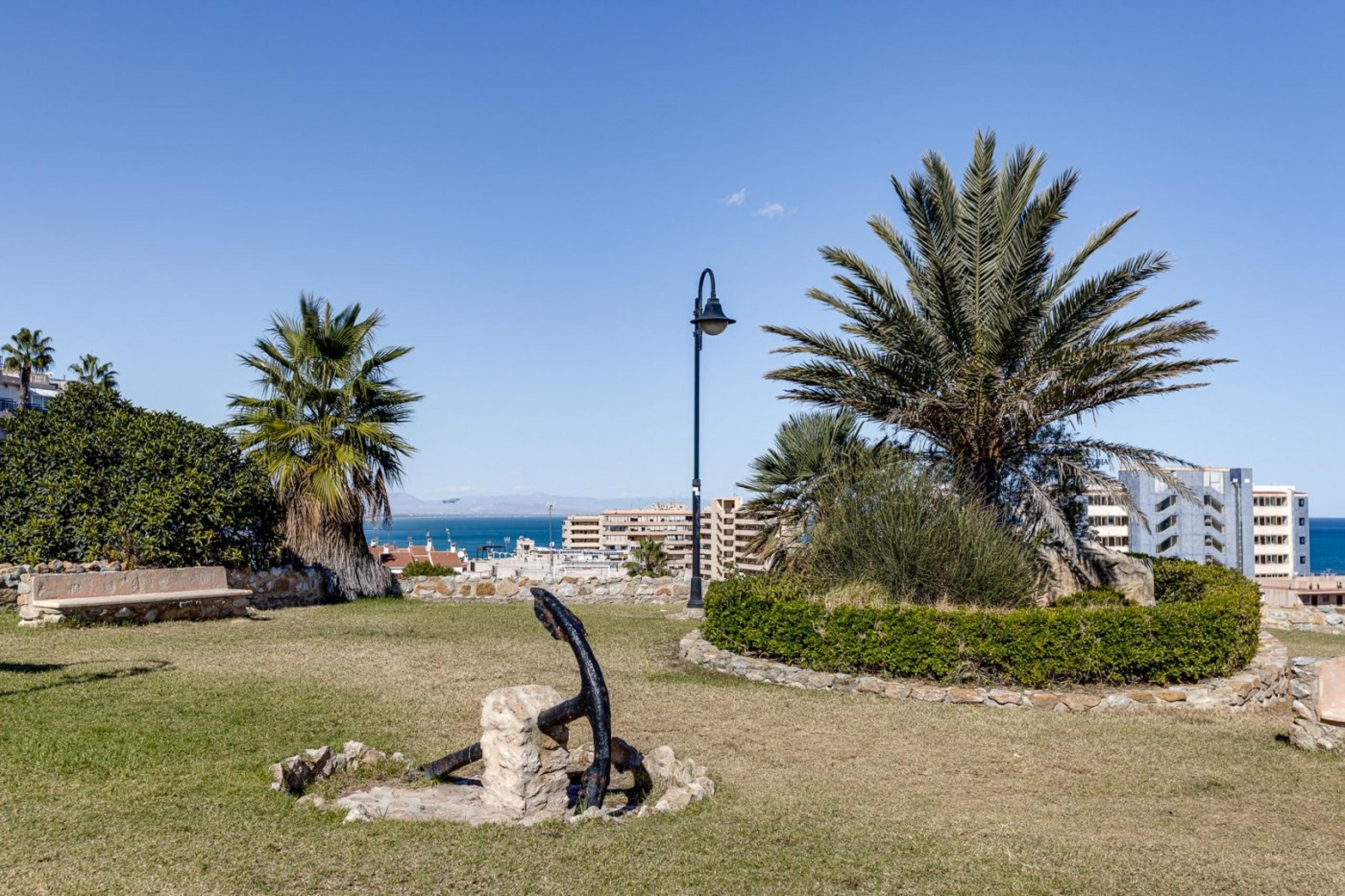 Villa détachée avec vue sur la mer et à moins de 300 mètres de Cala del Moro, Torrevieja.