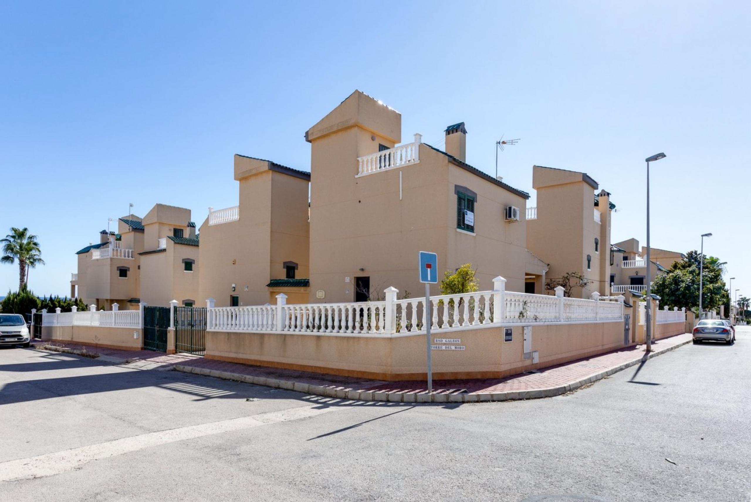 Villa détachée avec vue sur la mer et à moins de 300 mètres de Cala del Moro, Torrevieja.