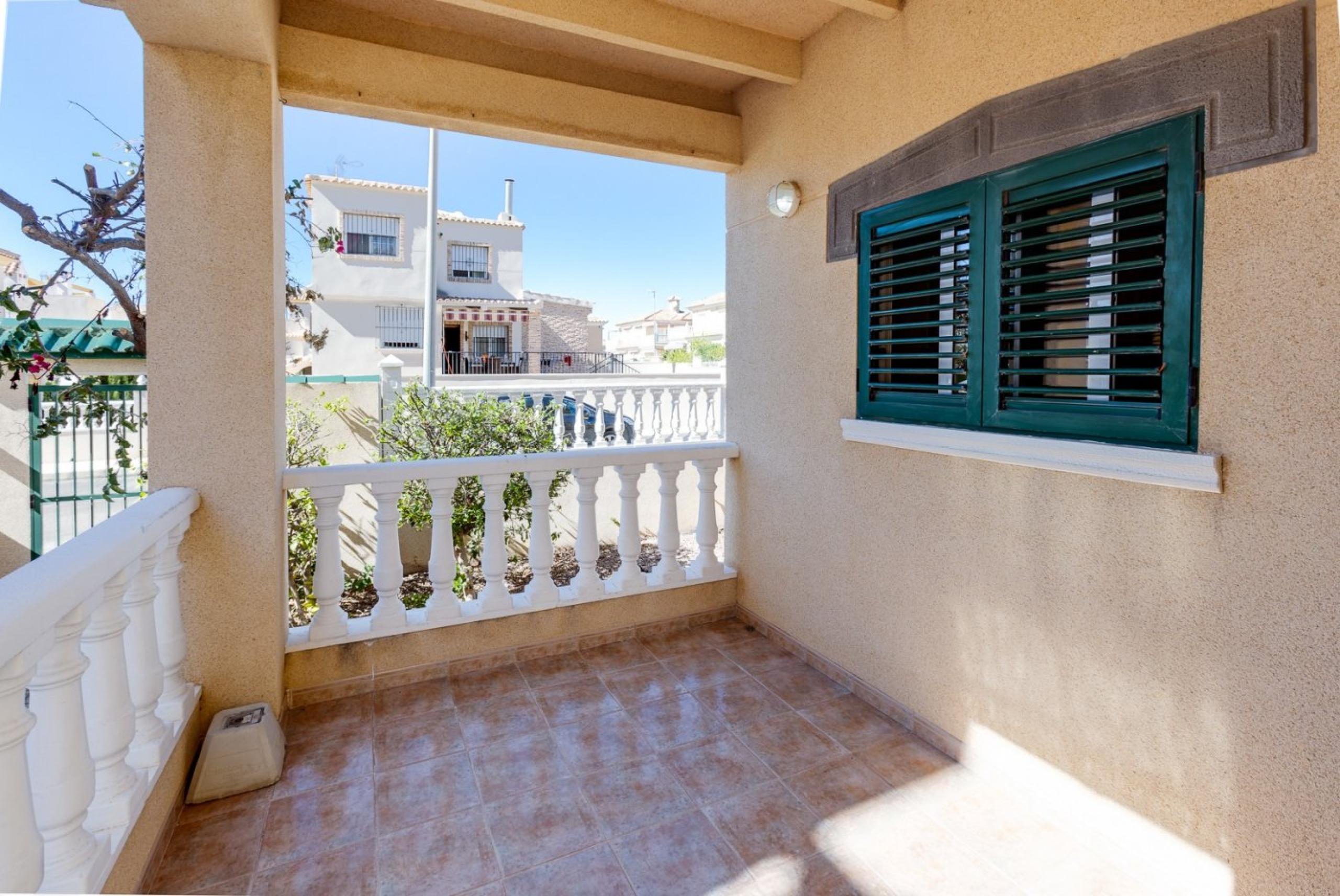 Villa détachée avec vue sur la mer et à moins de 300 mètres de Cala del Moro, Torrevieja.