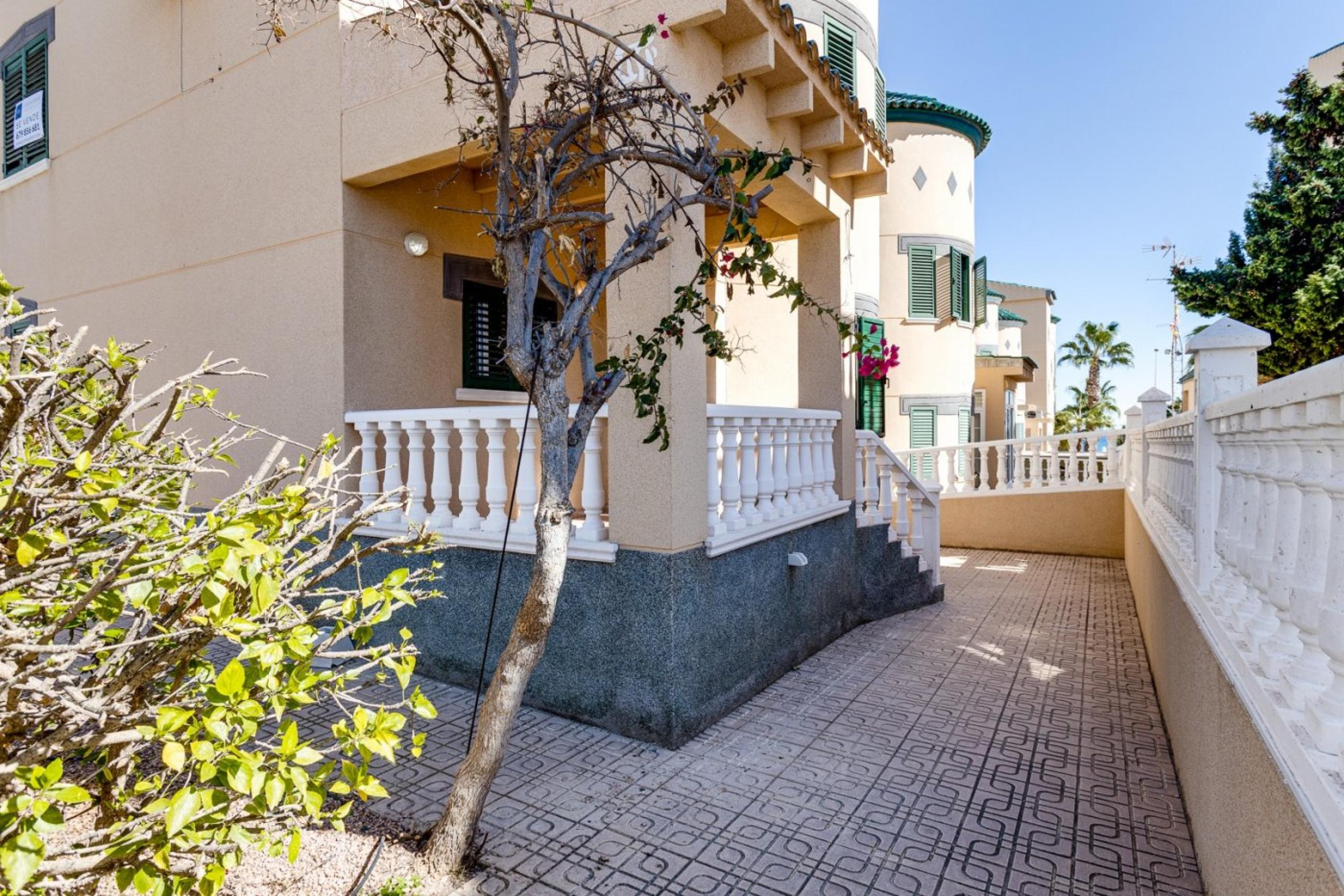 Villa détachée avec vue sur la mer et à moins de 300 mètres de Cala del Moro, Torrevieja.