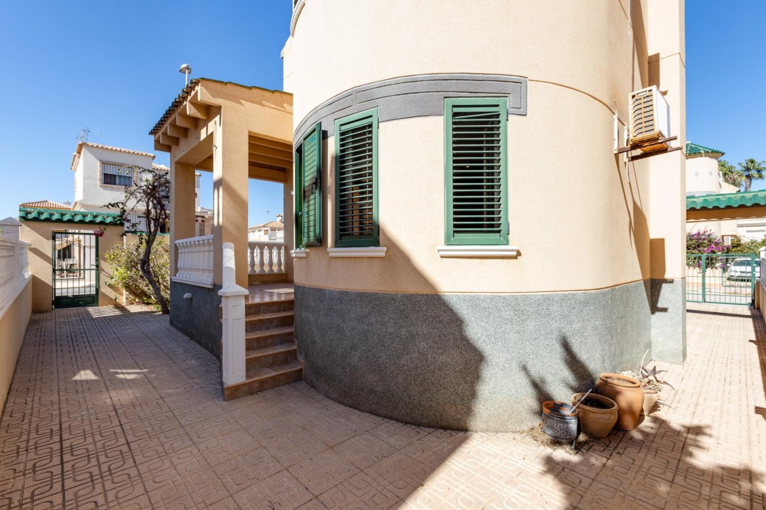 Villa détachée avec vue sur la mer et à moins de 300 mètres de Cala del Moro, Torrevieja.