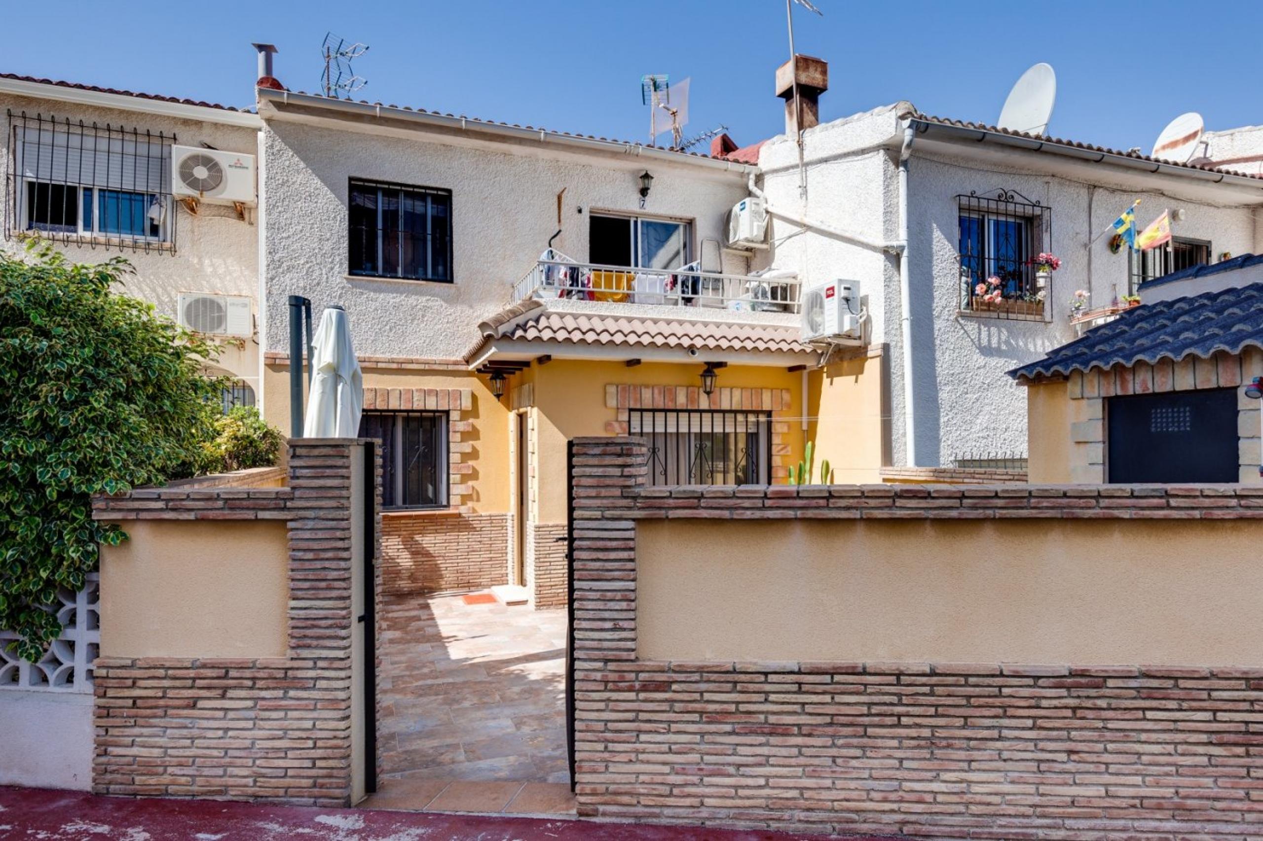 Rez-de-chaussée avec grand porche à La Mata (Torrevieja)