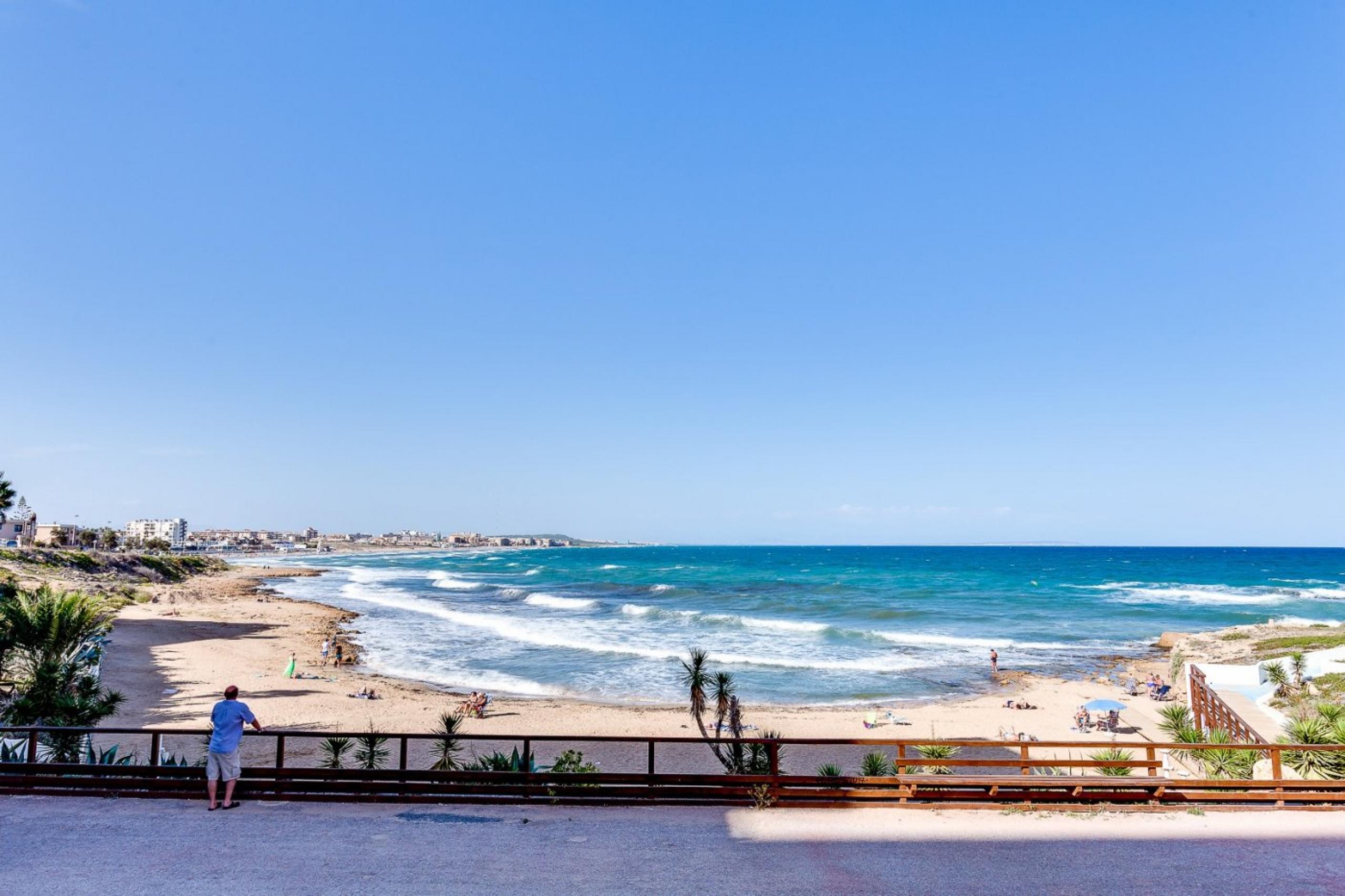 Rez-de-chaussée avec grand porche à La Mata (Torrevieja)