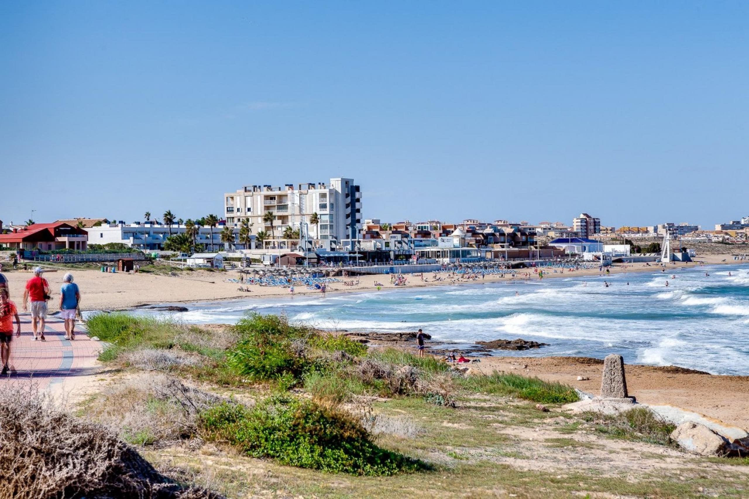 Rez-de-chaussée avec grand porche à La Mata (Torrevieja)