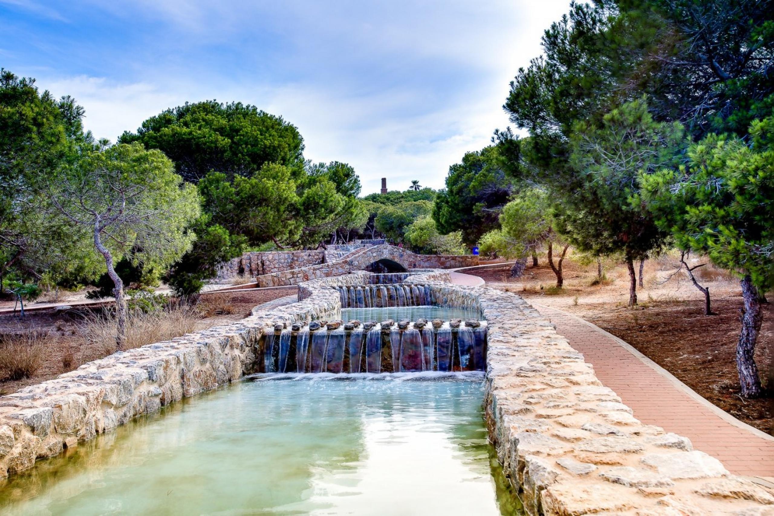 Rez-de-chaussée avec grand porche à La Mata (Torrevieja)