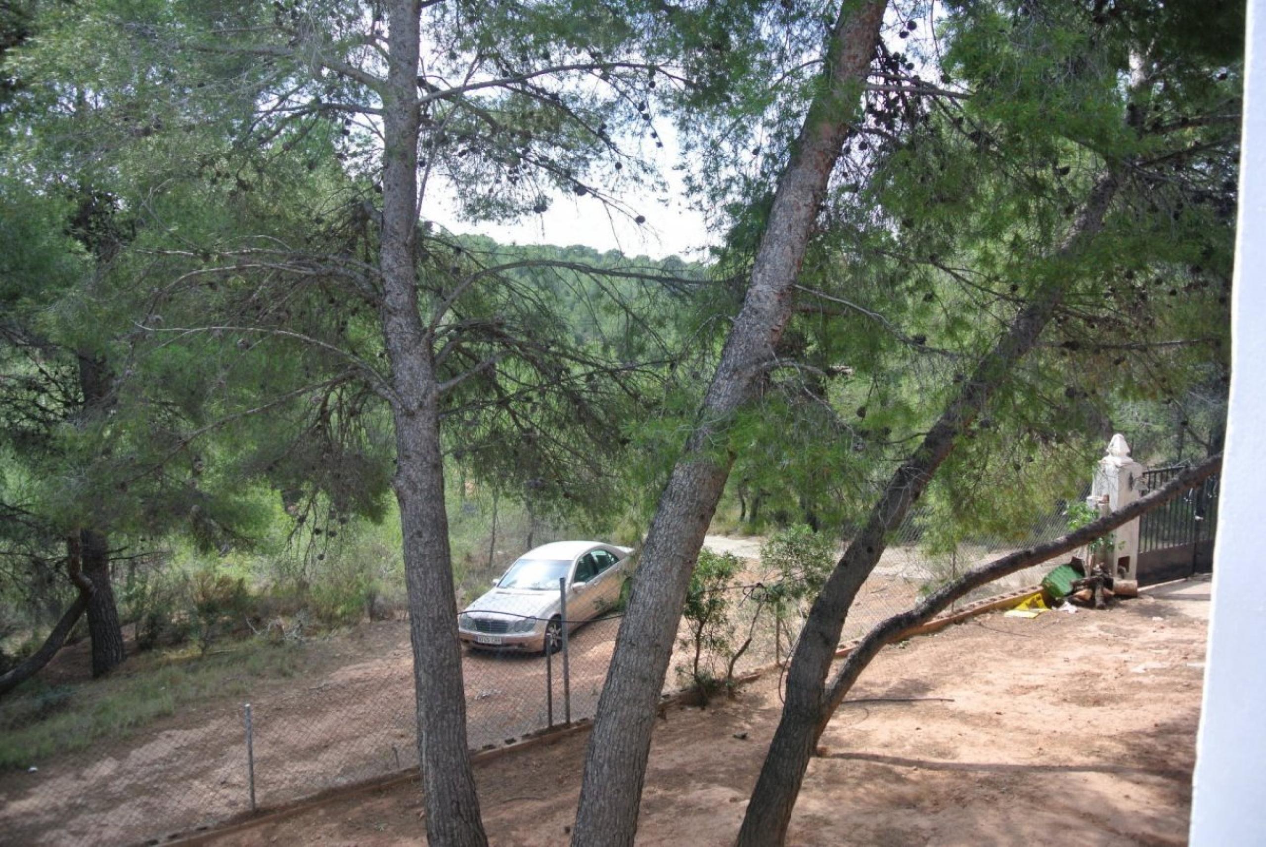 Terrain avec cottage à Nazelra (Valence)