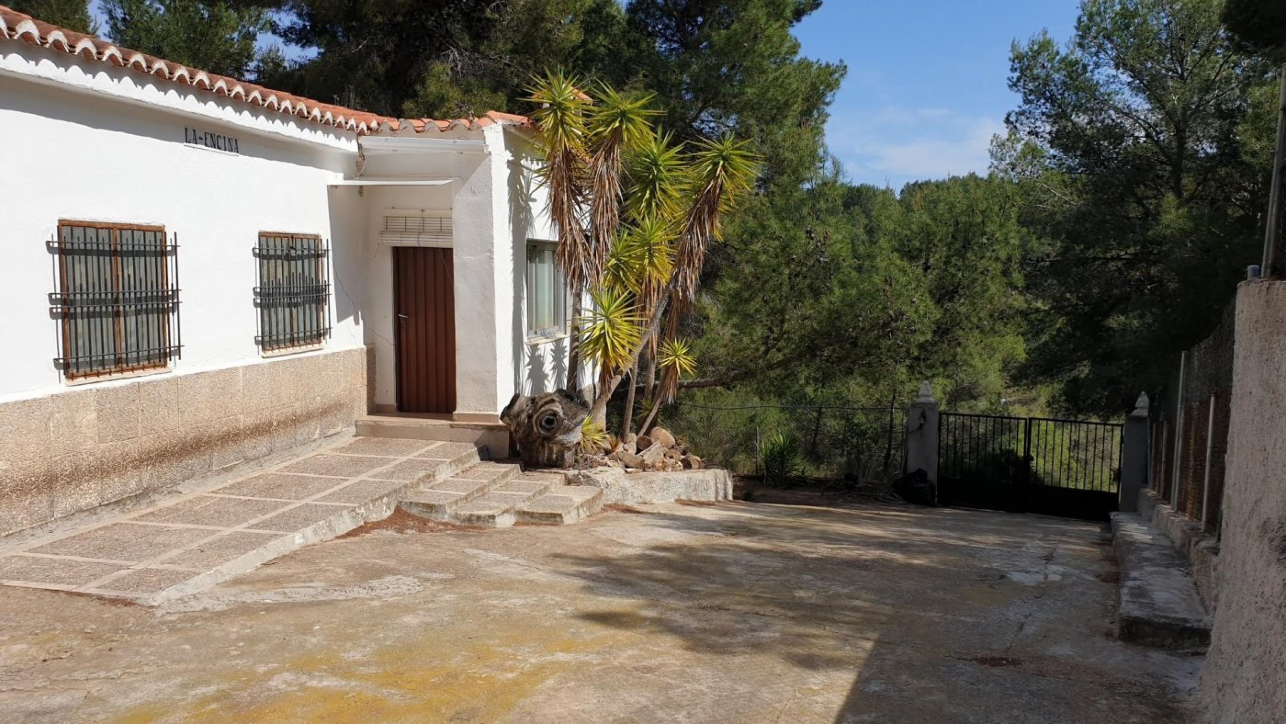 Terrain avec cottage à Nazelra (Valence)