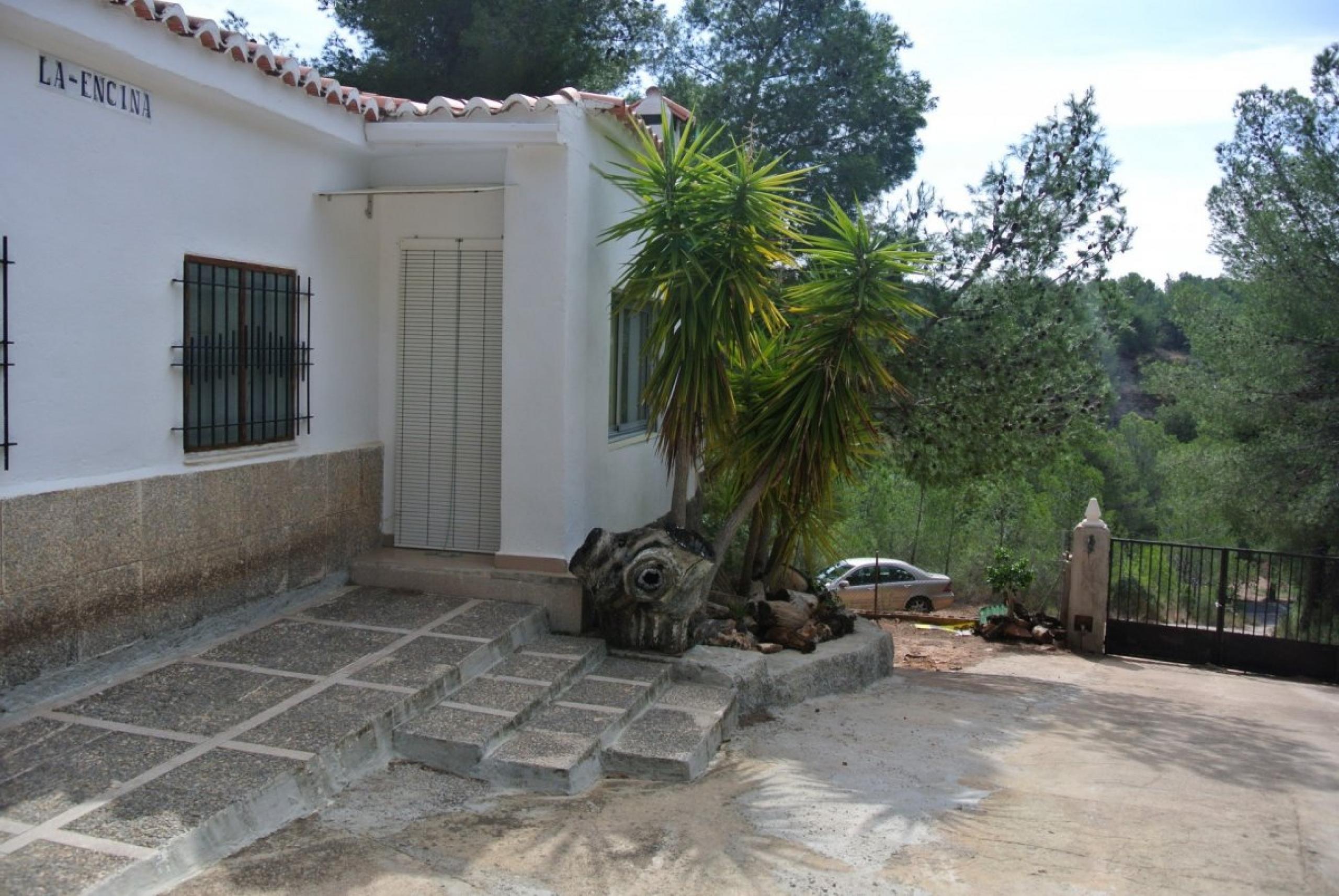 Terrain avec cottage à Nazelra (Valence)