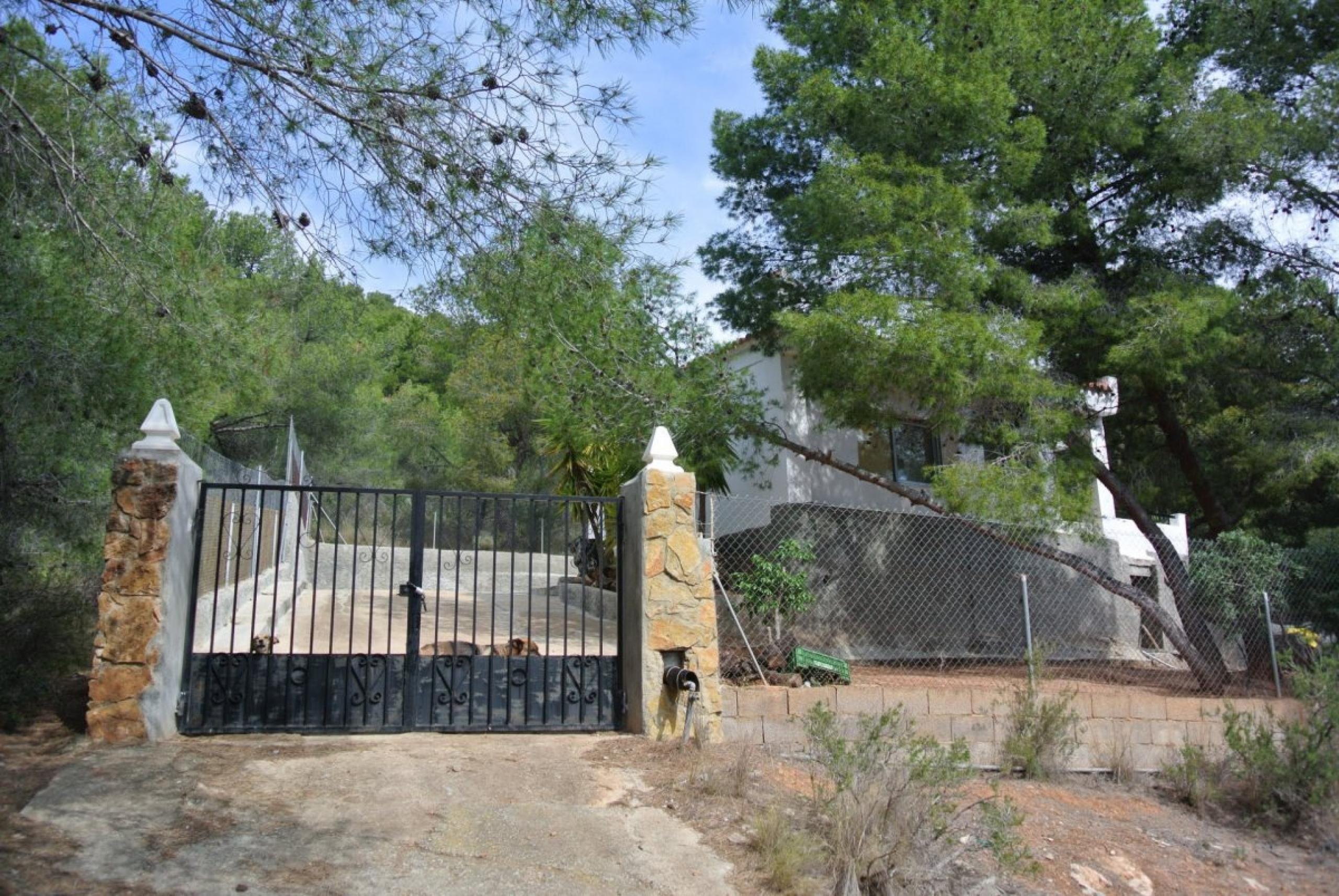 Terrain avec cottage à Nazelra (Valence)