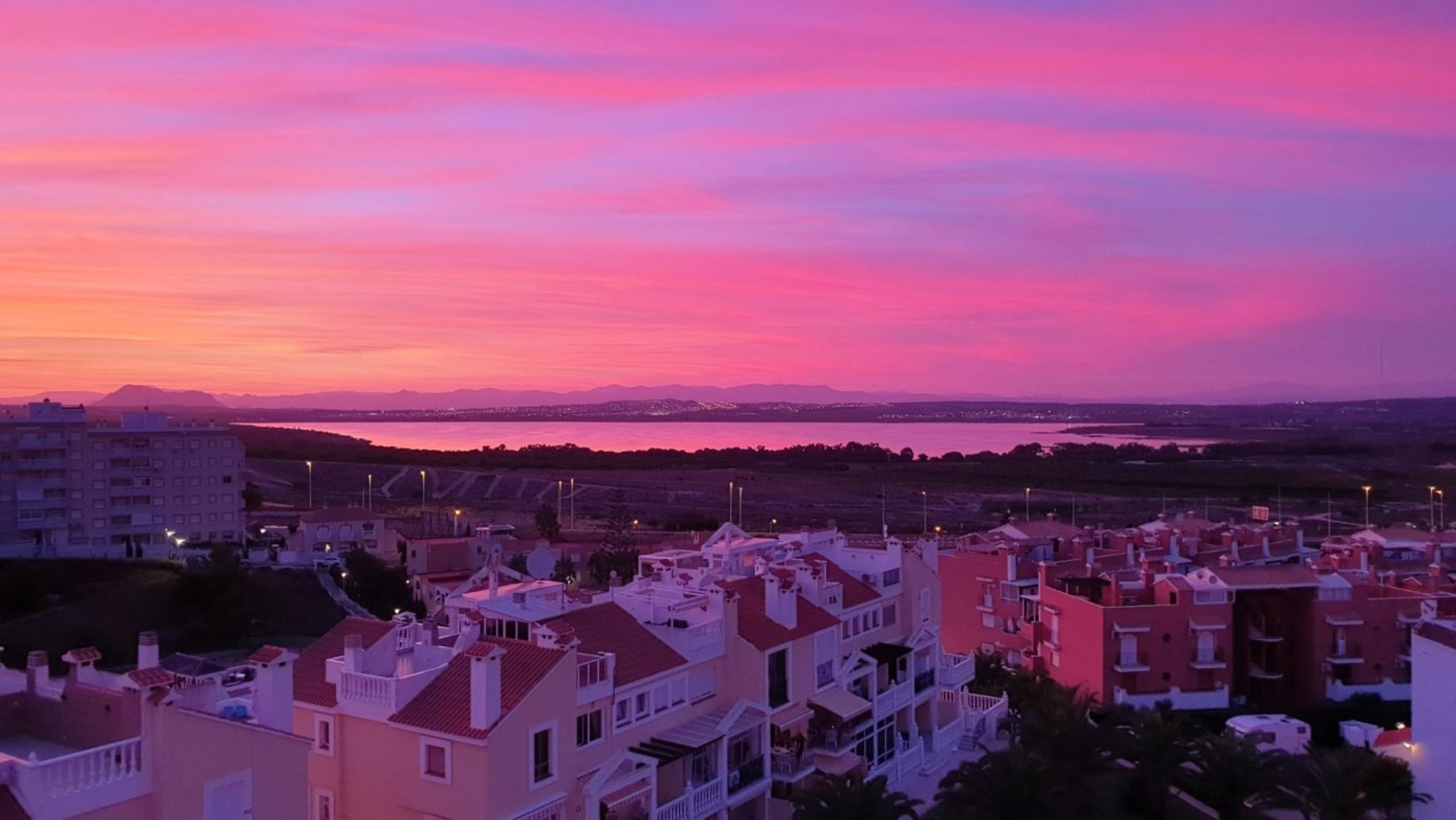 Grand filet rénové avec vue sur la mer en résidentiel avec piscine commune et parking