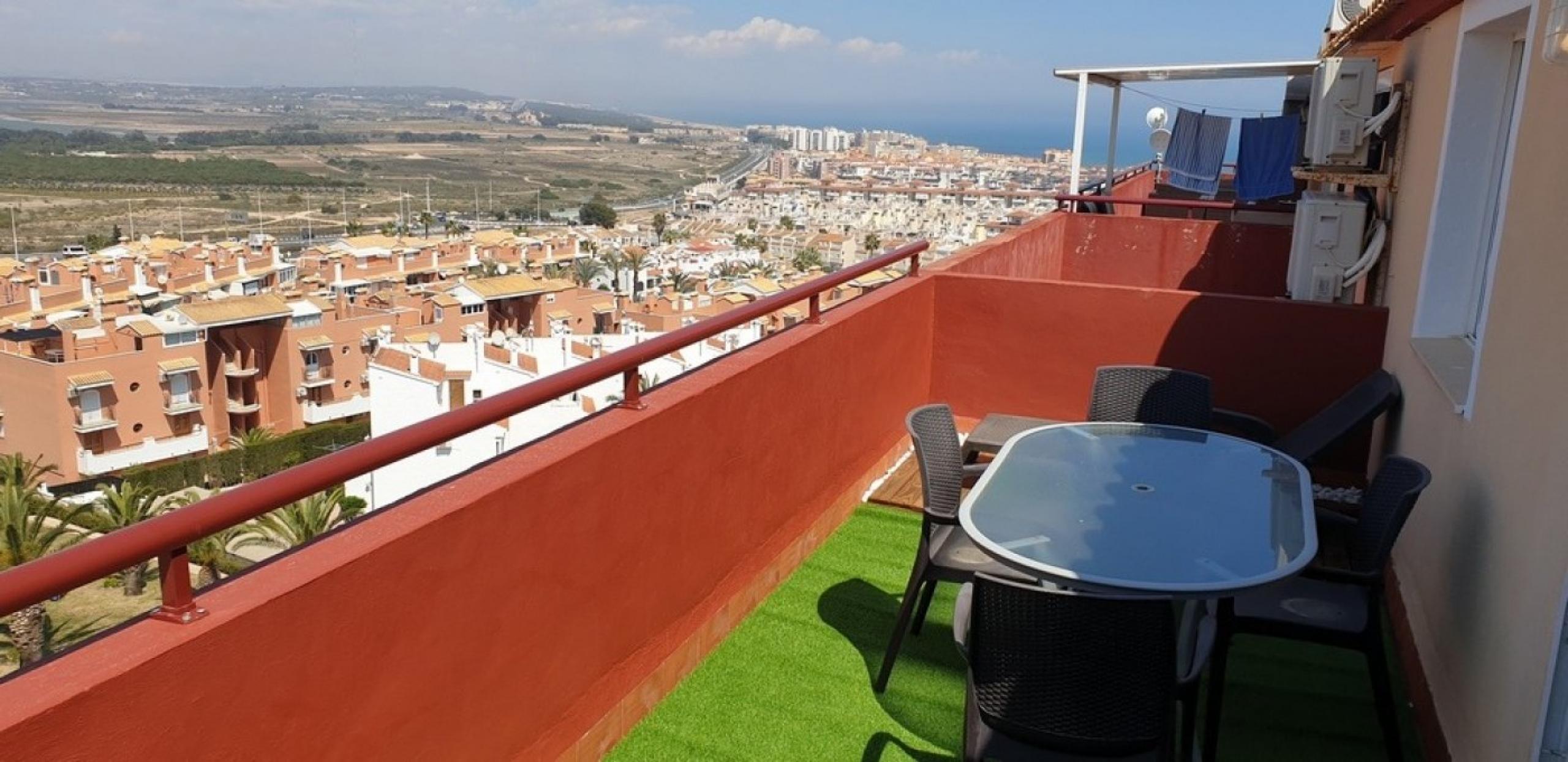 Grand filet rénové avec vue sur la mer en résidentiel avec piscine commune et parking