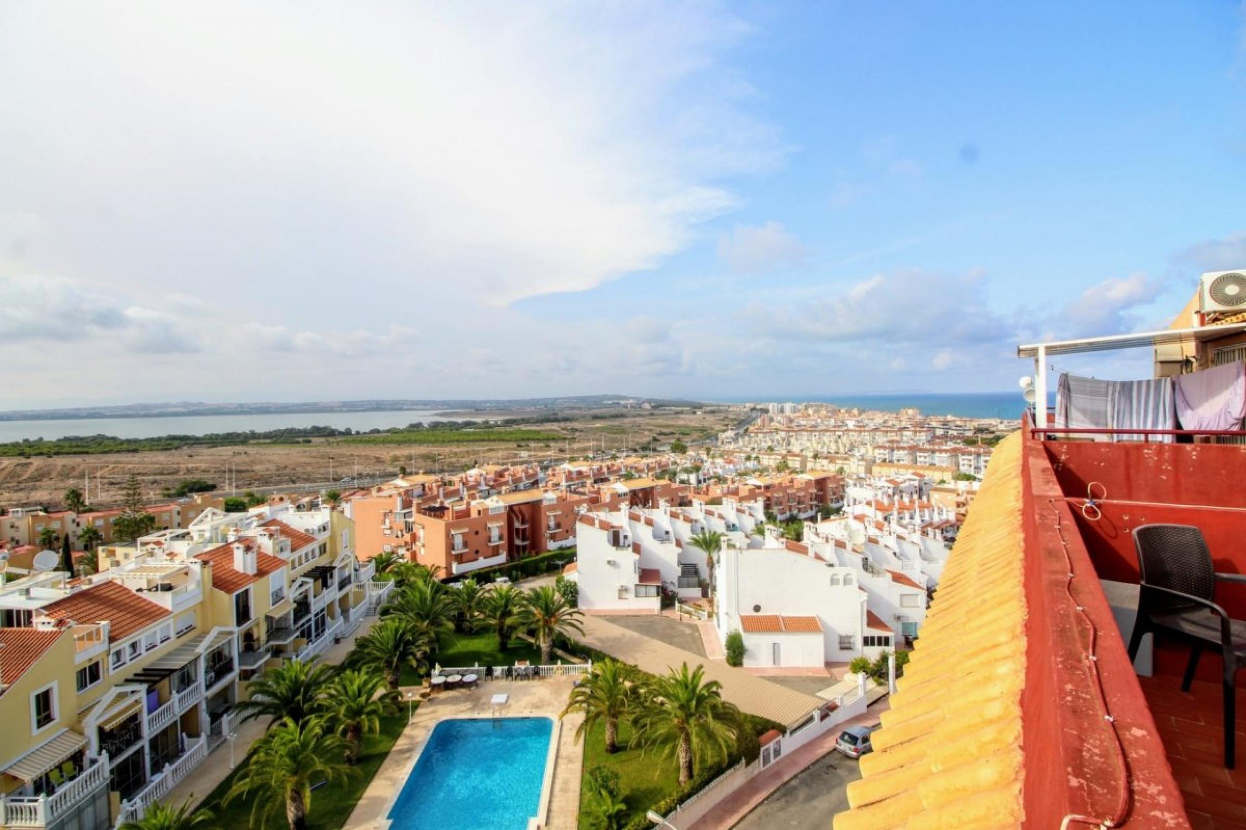 Grand filet rénové avec vue sur la mer en résidentiel avec piscine commune et parking