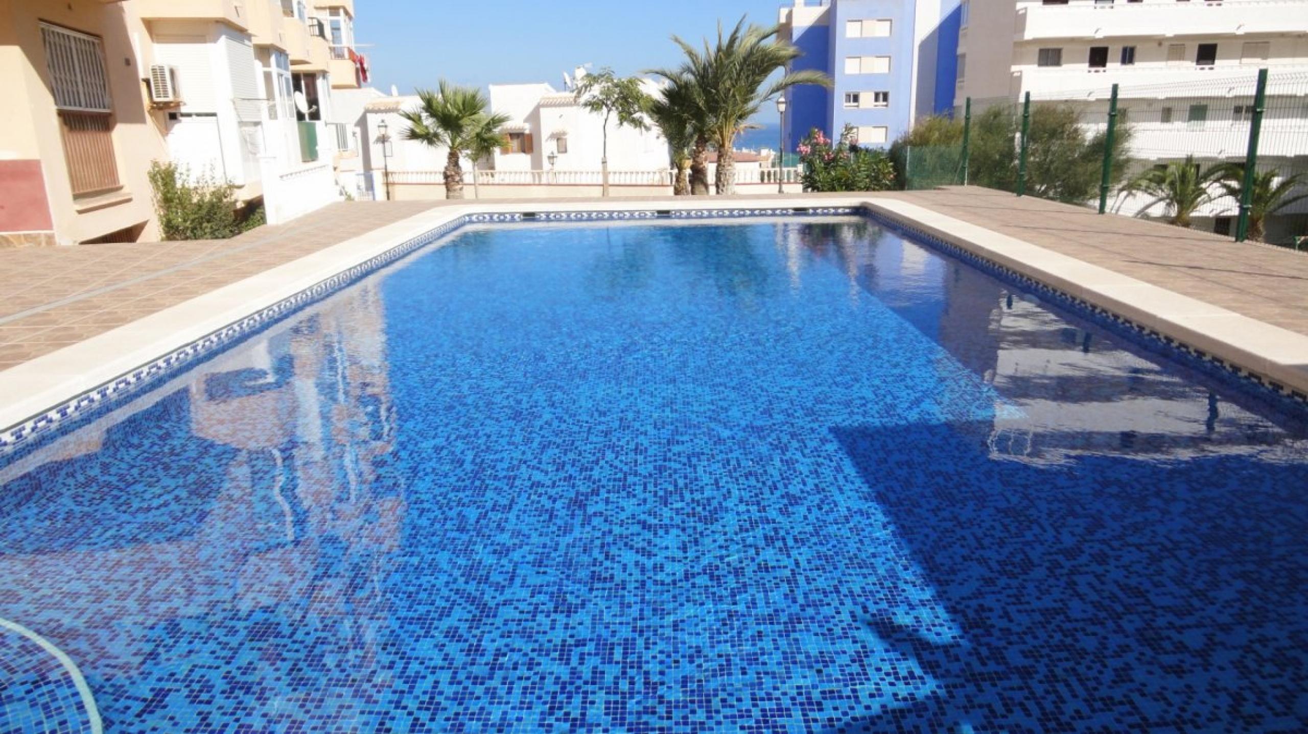 Grand filet rénové avec vue sur la mer en résidentiel avec piscine commune et parking