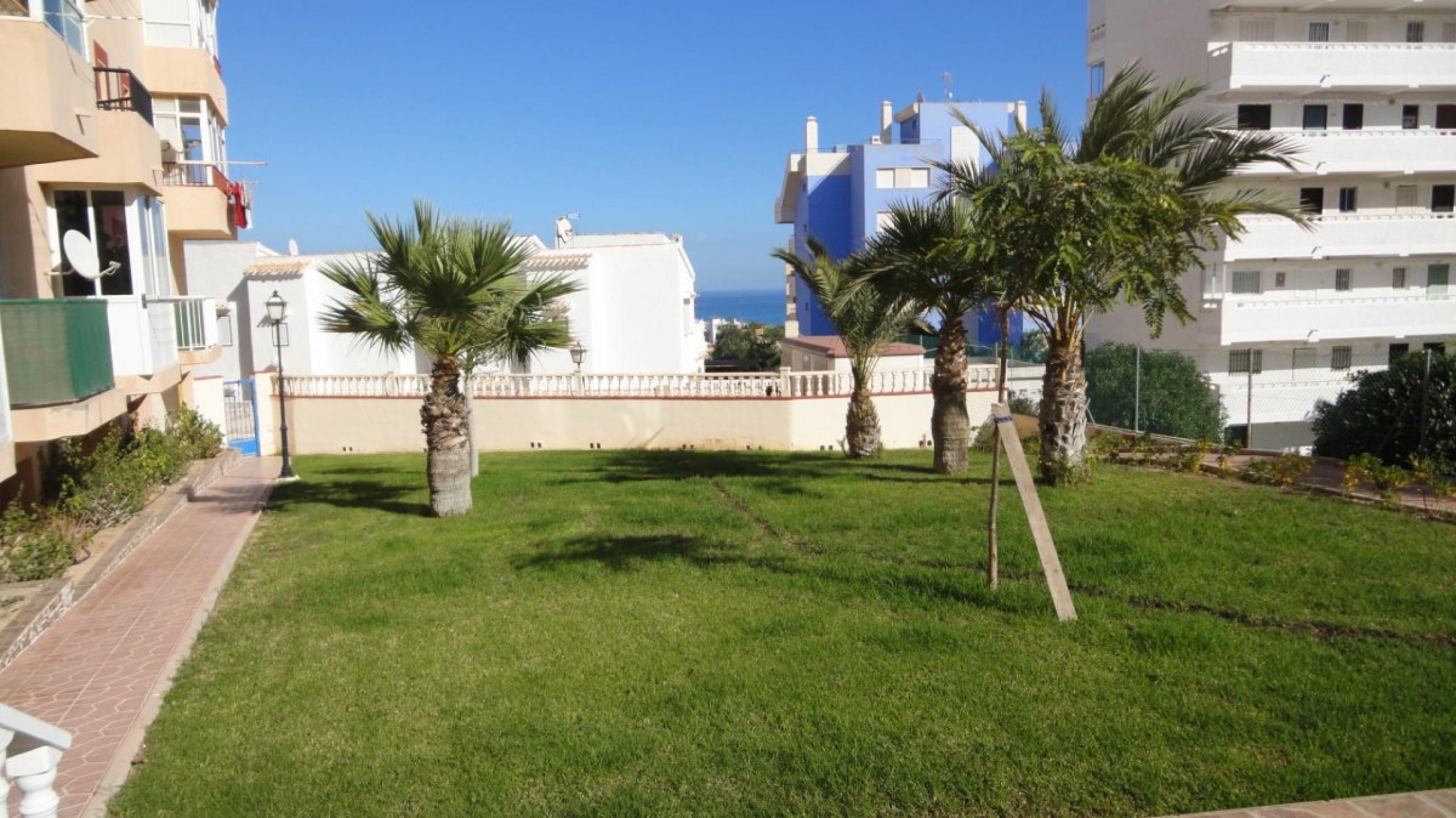 Grand filet rénové avec vue sur la mer en résidentiel avec piscine commune et parking