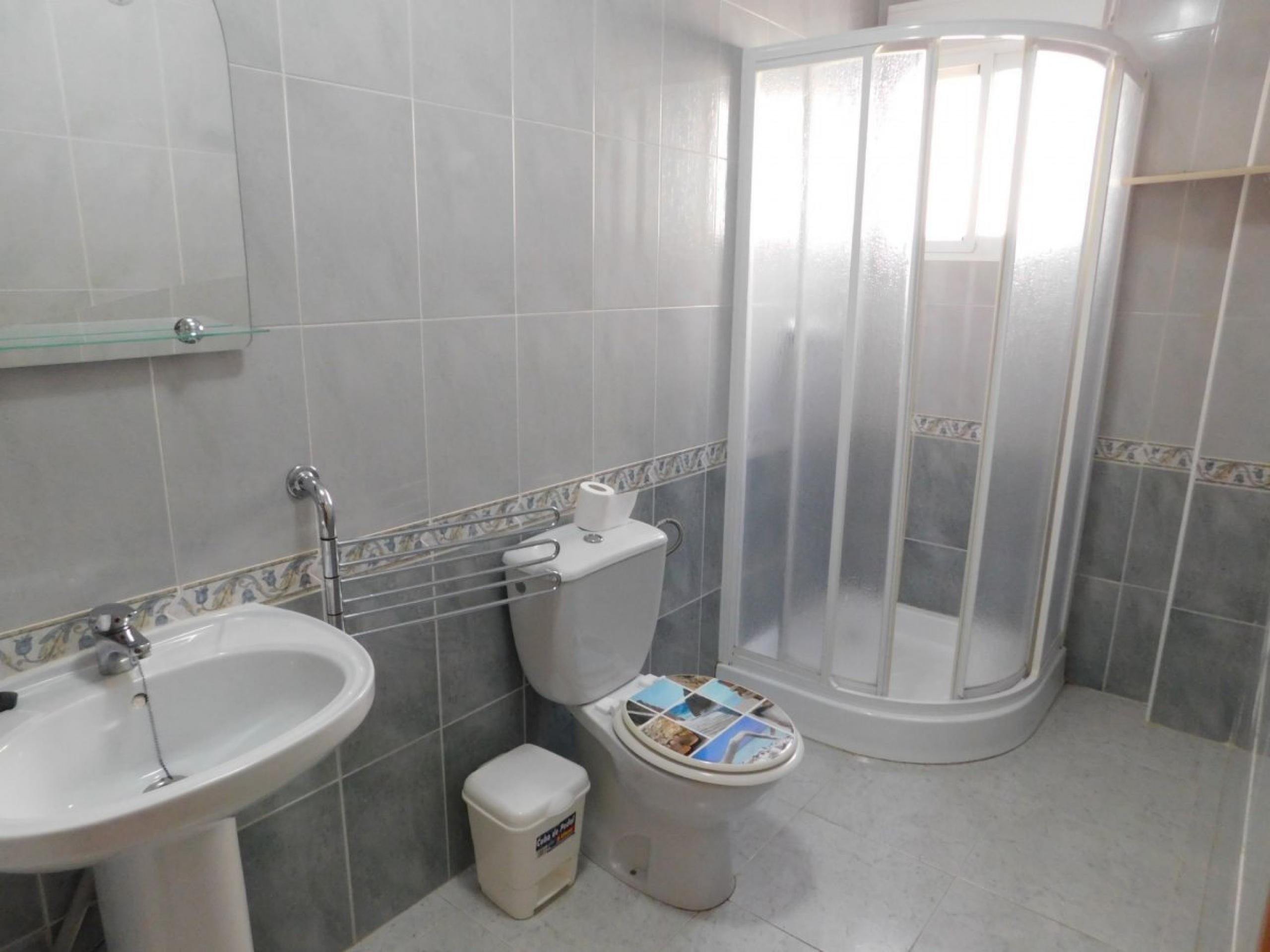 Vente - Villa - Villamartin - 5 chambres - 4 BaÃ'os- Toilettes-224 m2- Terrain 463 m2- Piscine