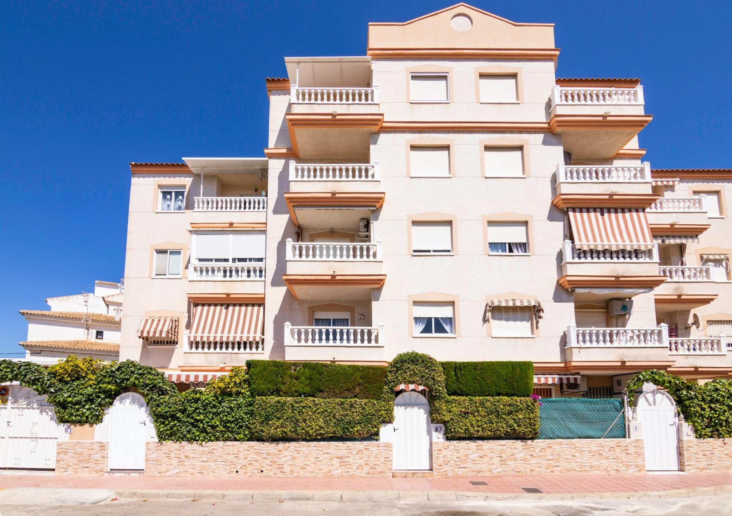 Appartement avec piscine et parking à côté de l'école et centre de santé